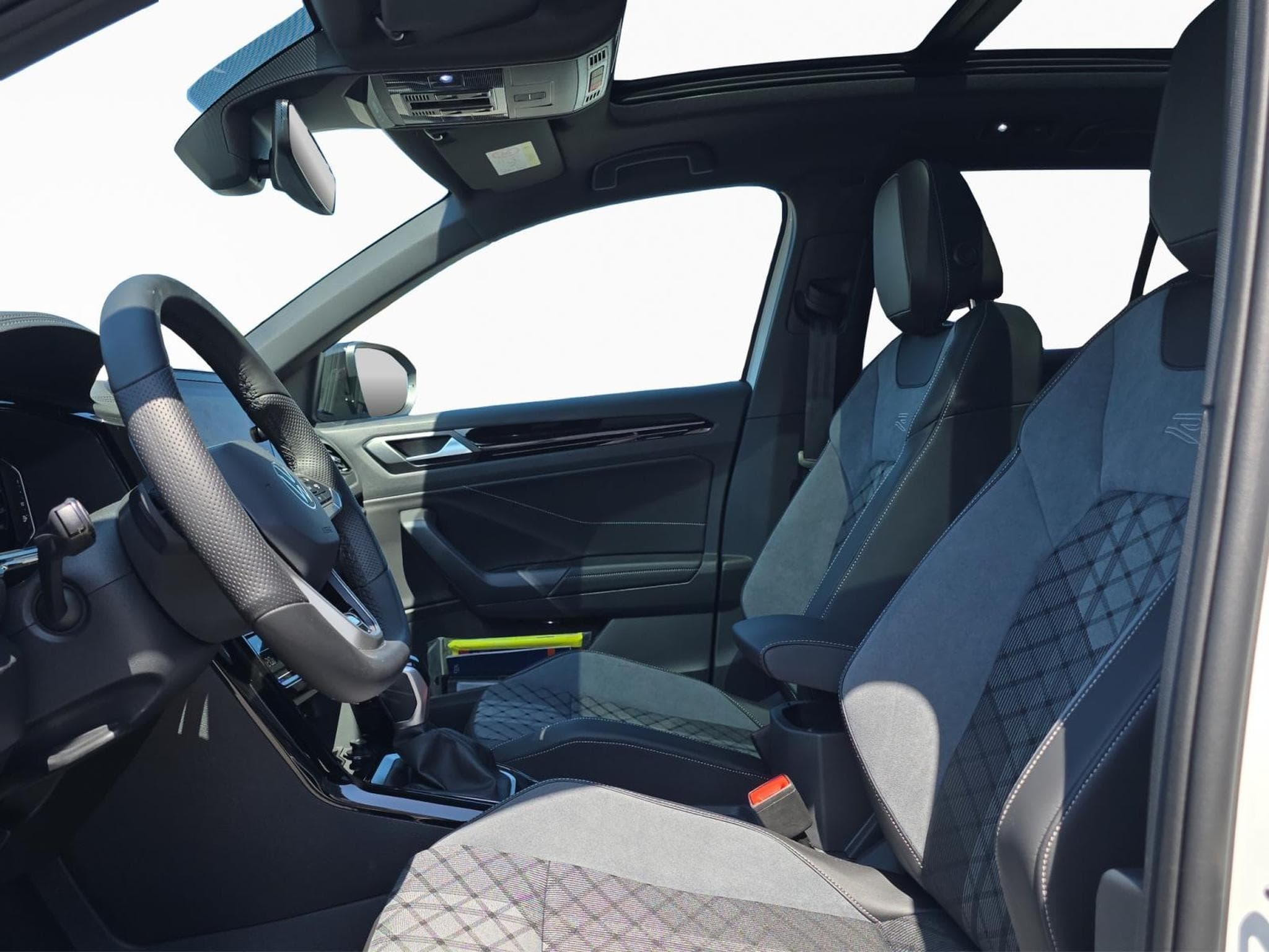VW T-Roc R-Line (2026) - Photo 9