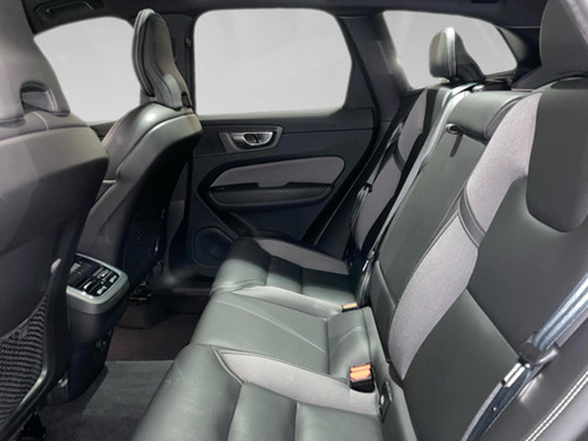 Volvo XC60 2.0 B4 D 4x4 Ultimate Dark Aut. (2023) - Photo 11
