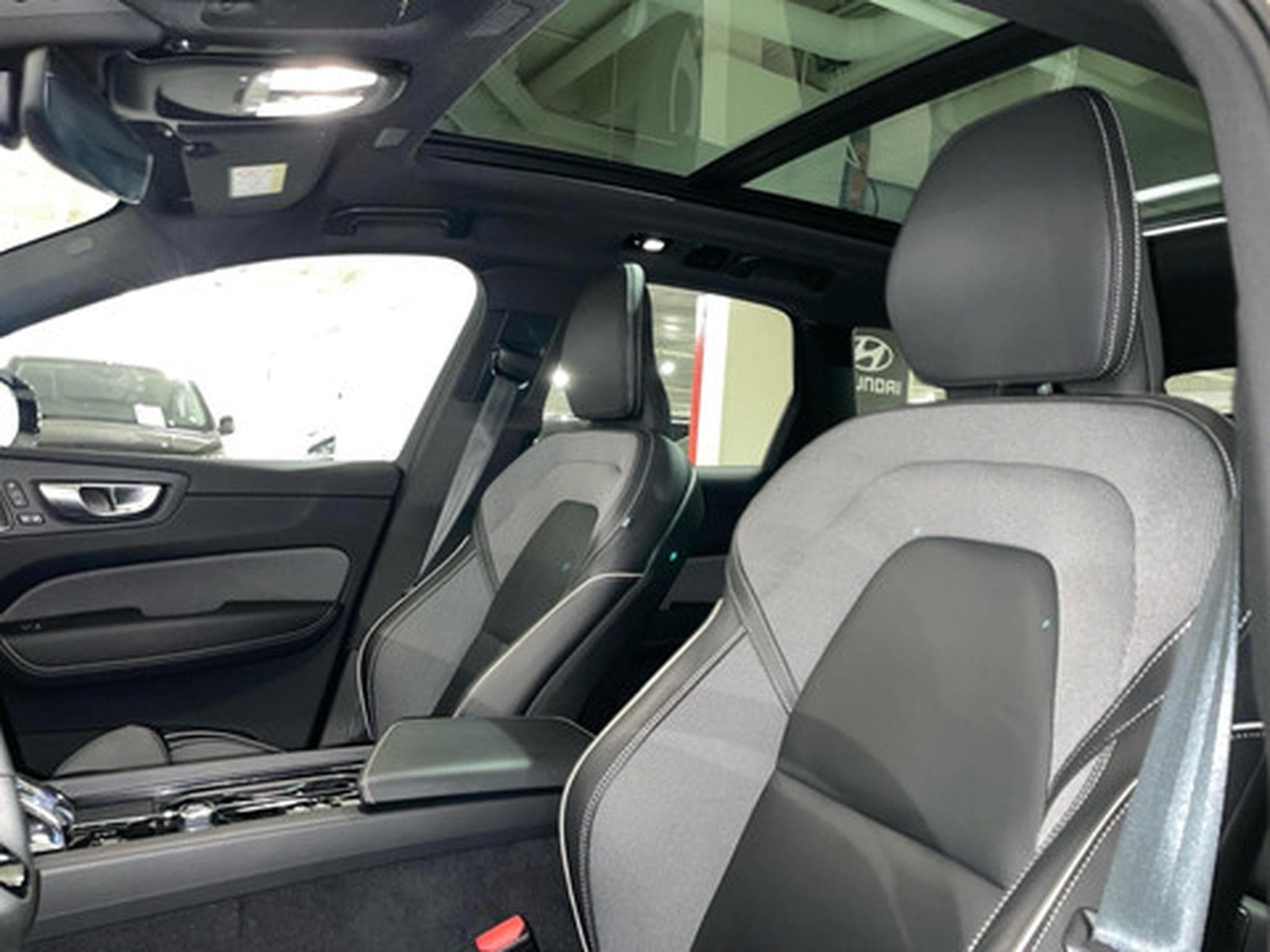 Volvo XC60 2.0 B4 D 4x4 Ultimate Dark Aut. (2023) - Photo 13