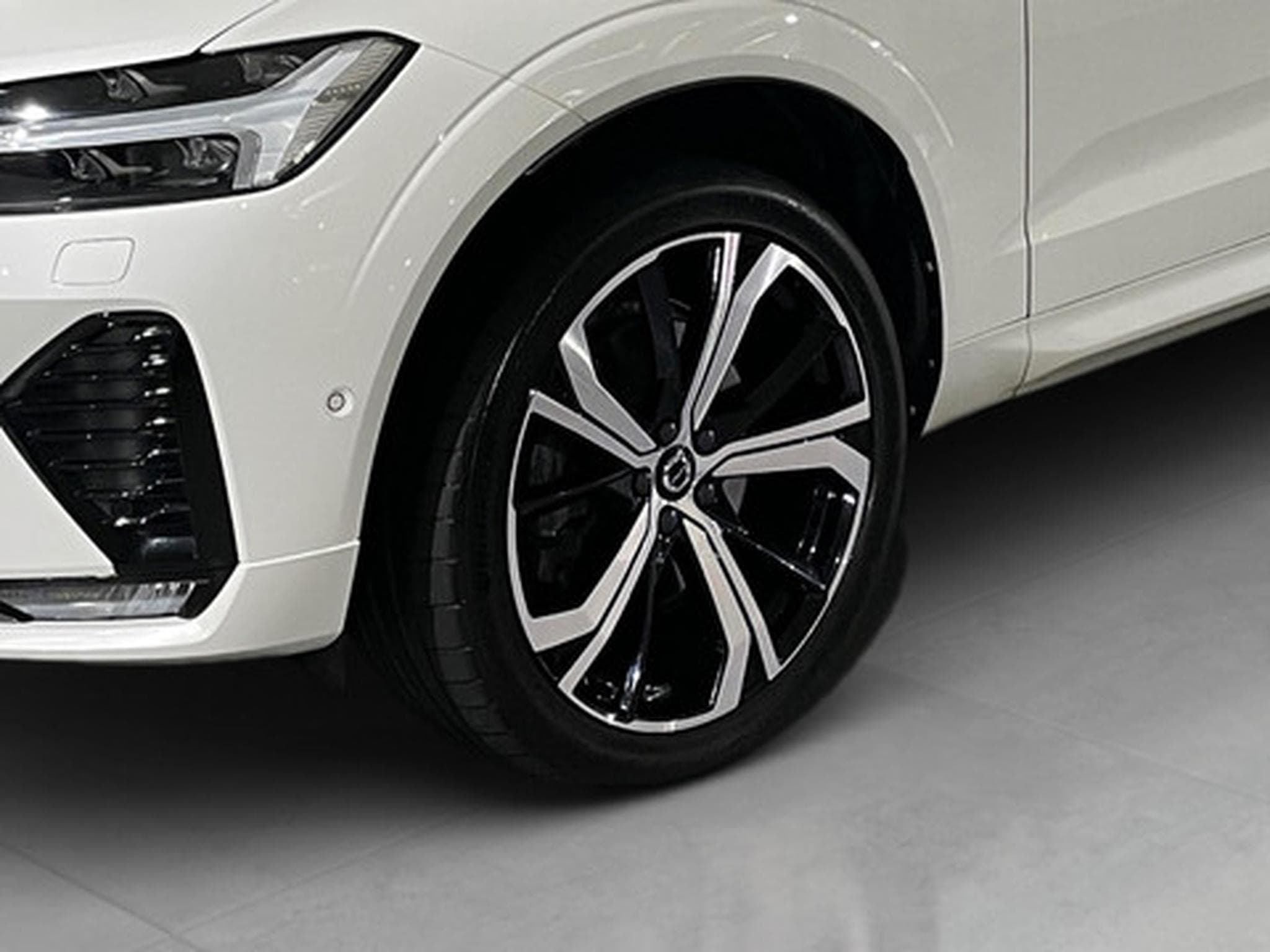 Volvo XC60 2.0 B4 D 4x4 Ultimate Dark Aut. (2023) - Photo 22