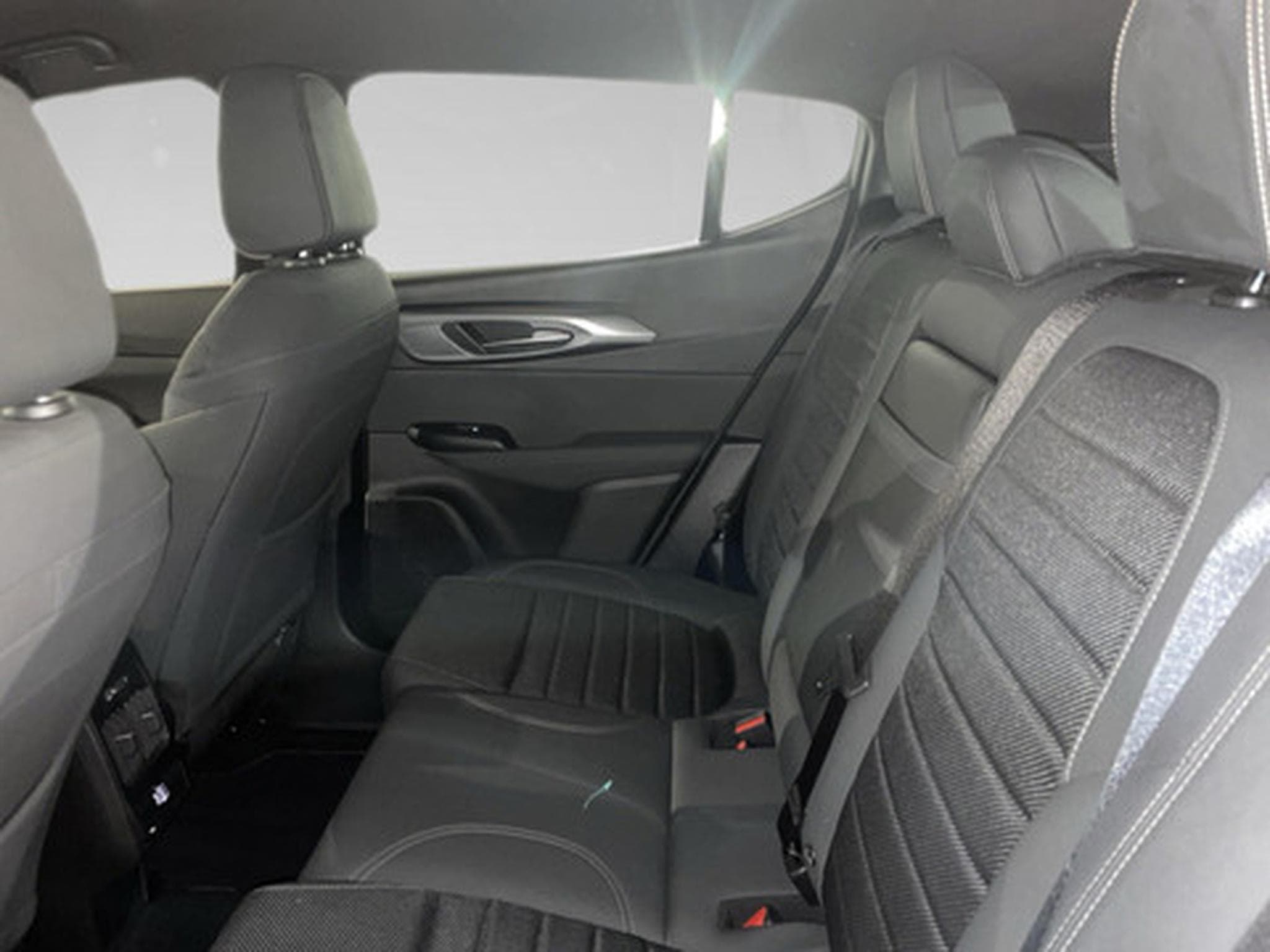 Alfa-Romeo Tonale 1.3T PHEV (2023) - Photo 11