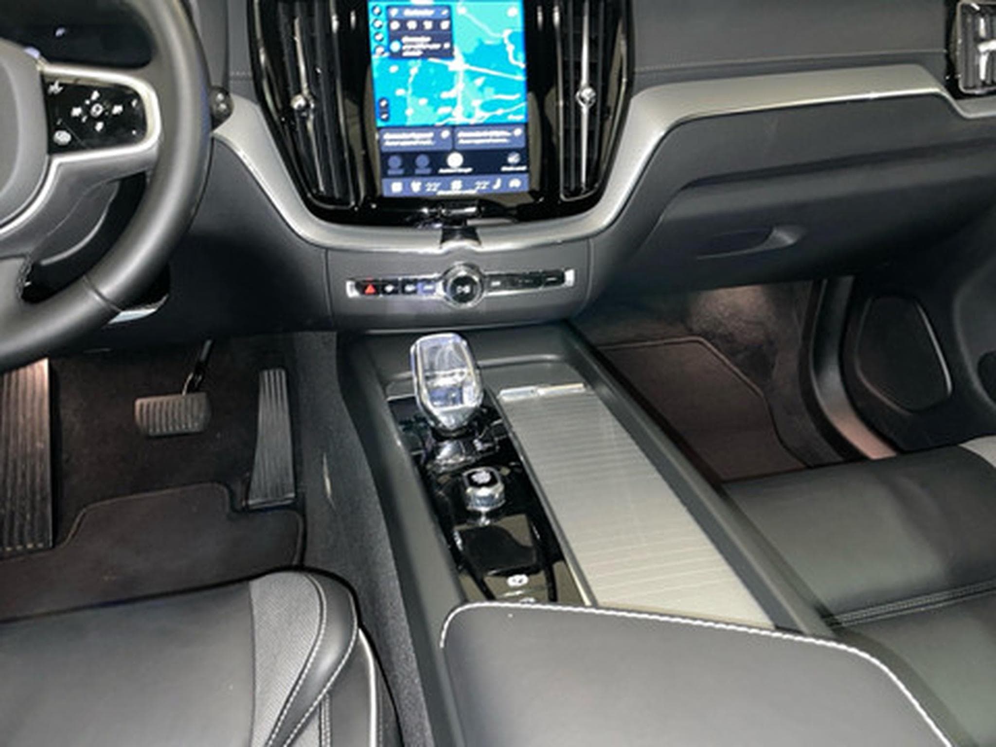 Volvo XC60 B5 4x4 Core Aut. (2025) - Photo 10