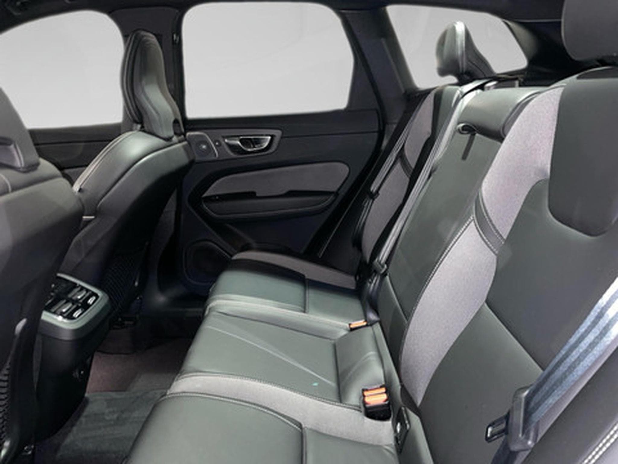 Volvo XC60 B5 4x4 Core Aut. (2025) - Photo 11