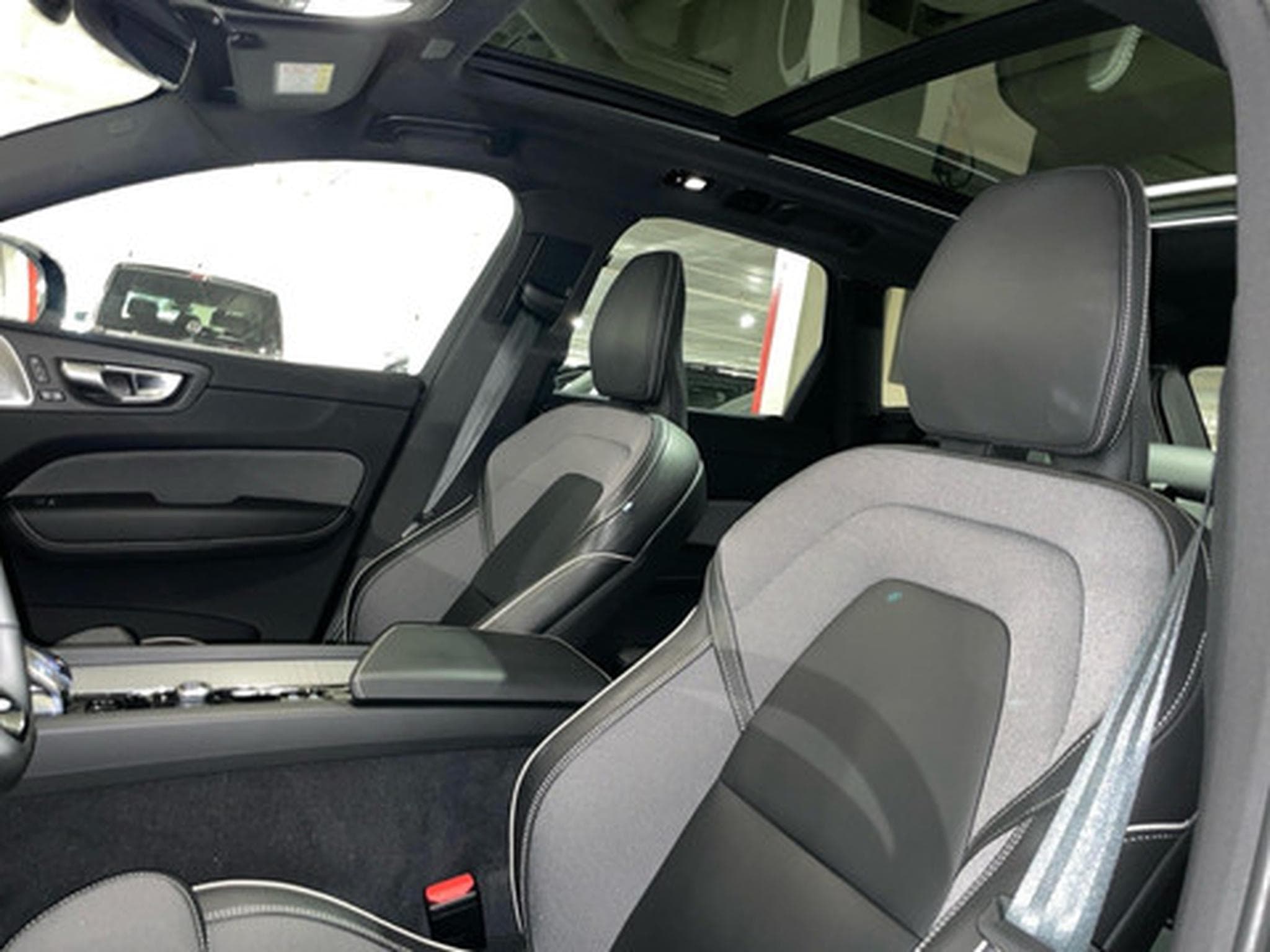 Volvo XC60 B5 4x4 Core Aut. (2025) - Photo 13