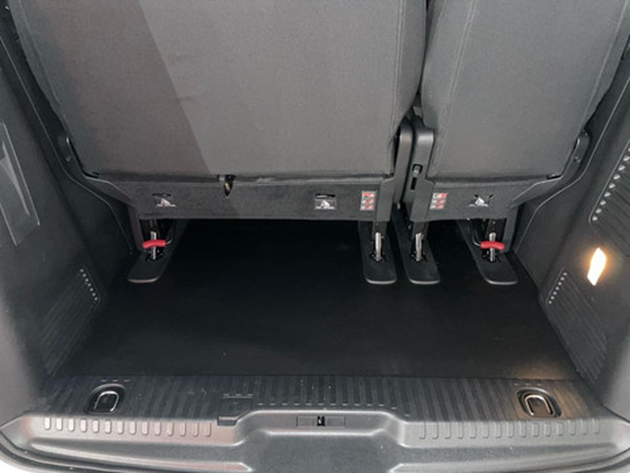 Peugeot Traveller 2.0 BlueHDi 130kW EAT8 (2025) - Photo 12