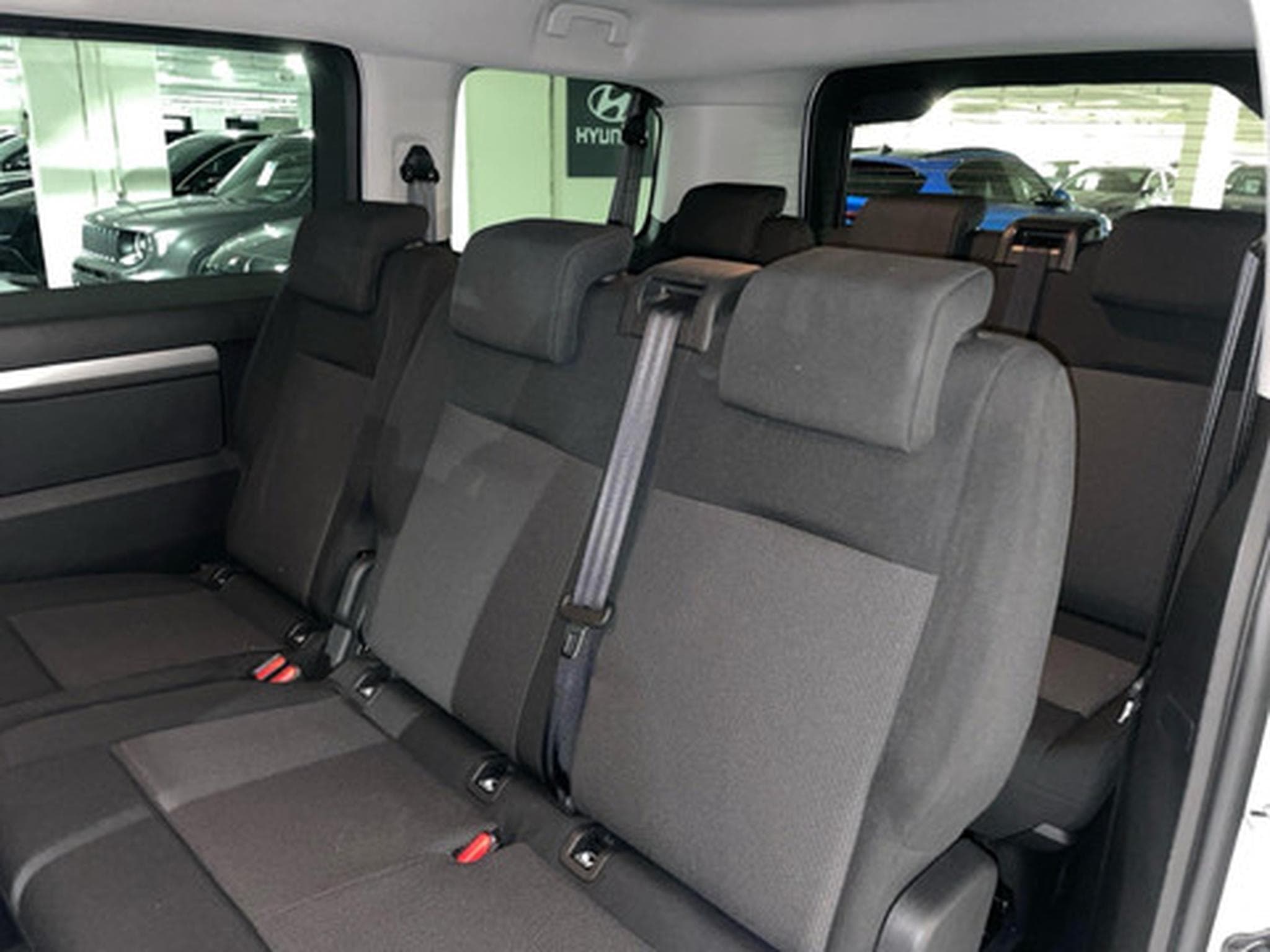 Peugeot Traveller 2.0 BlueHDi 130kW EAT8 (2025) - Photo 13