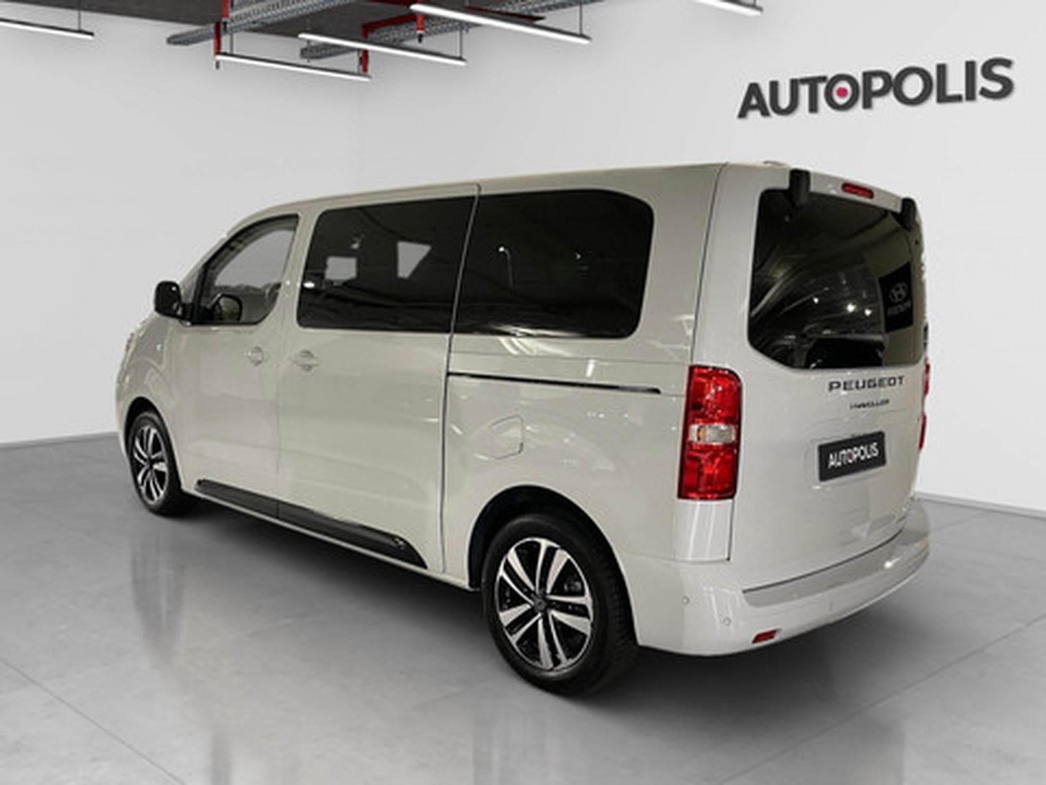 Peugeot Traveller 2.0 BlueHDi 130kW EAT8 (2025) - Photo 15