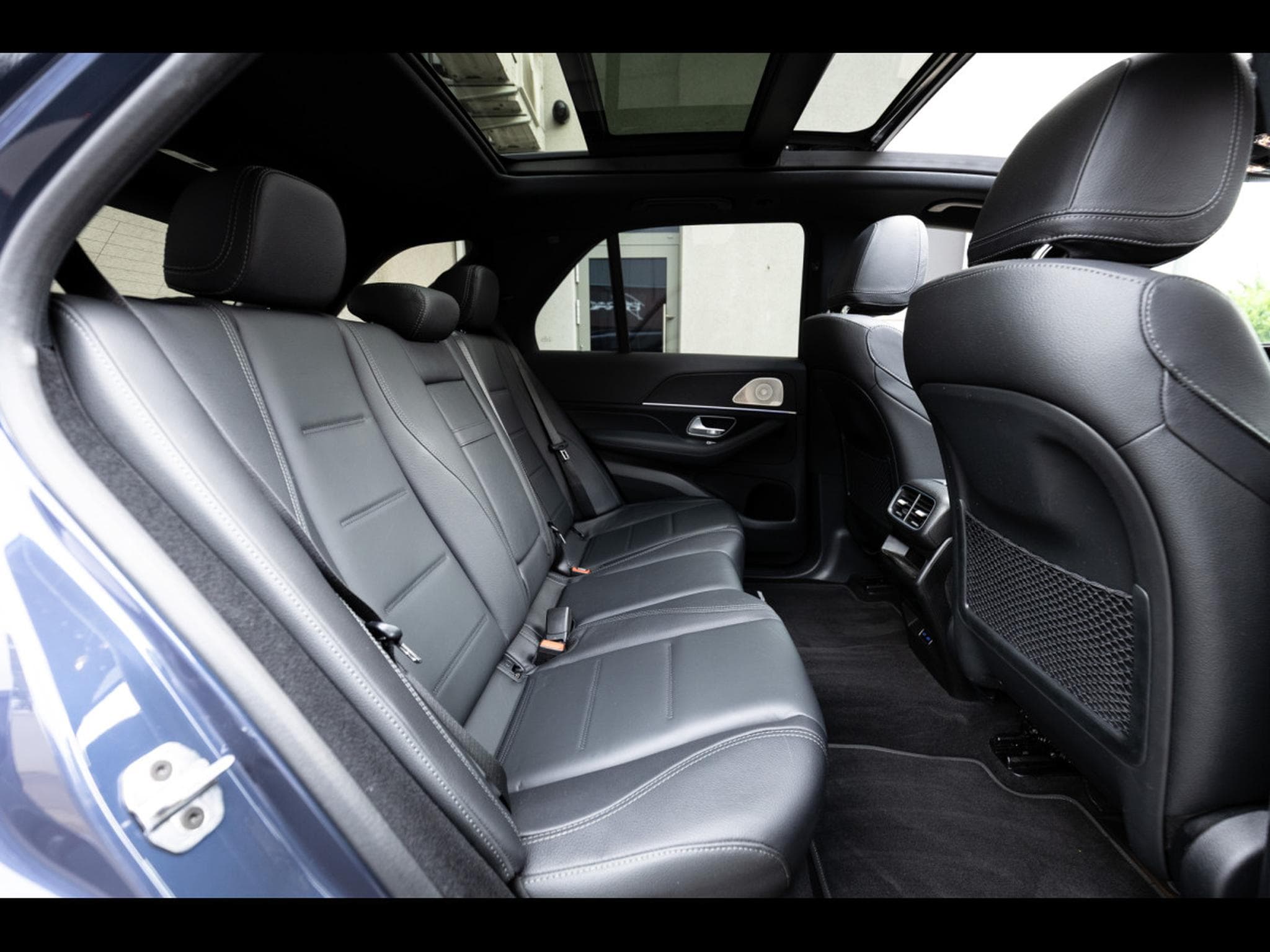 Mercedes GLE 400 e 4MATIC AMG LINE (381 CH) – PACK NIGHT (2024) - Photo 13