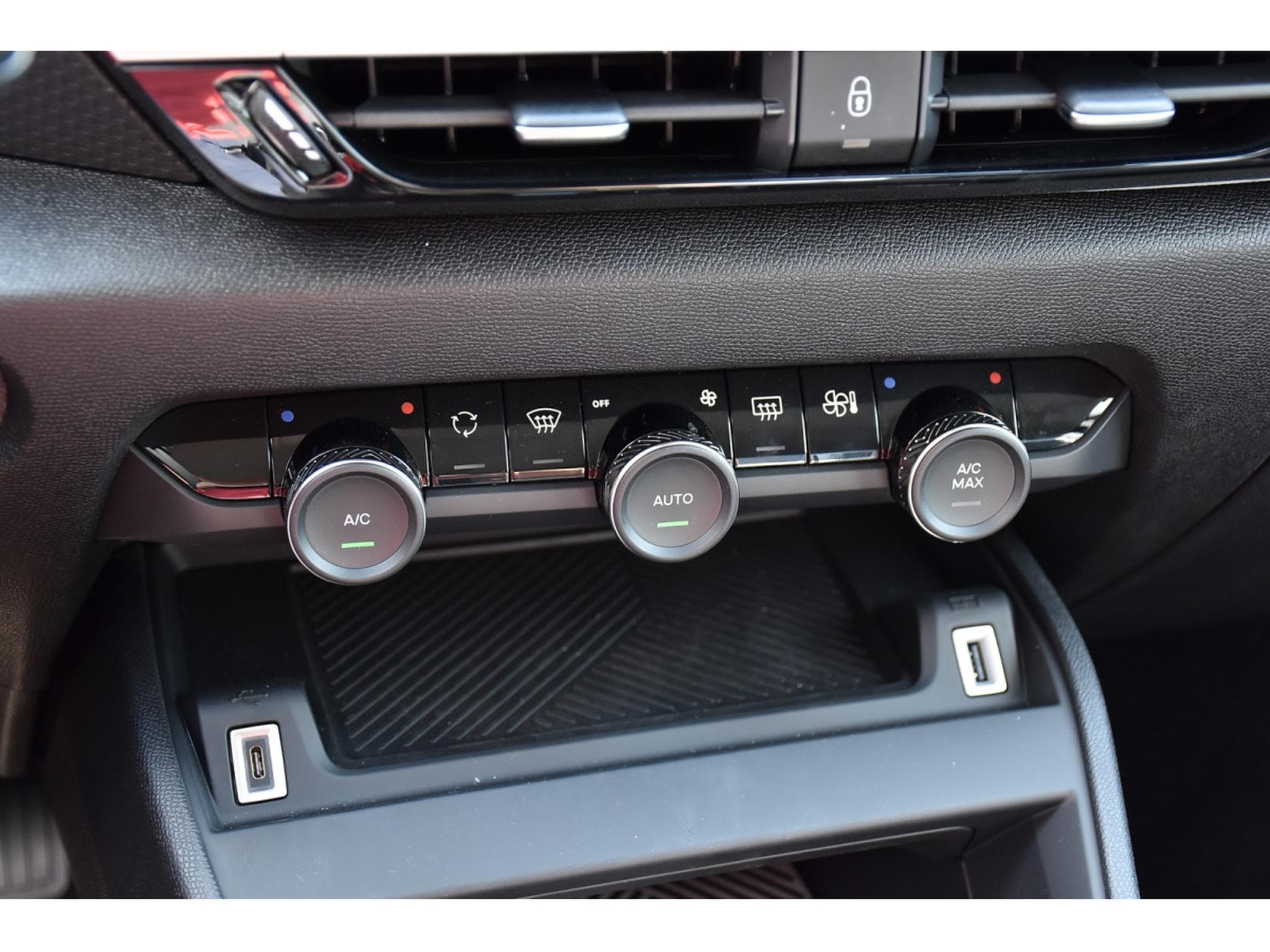 Citroën C4 X 1.2 MHEV 145 e-DCS6 Max ACC SIDE LANE GPS CAM 1° MAIN (2025) - Photo 21