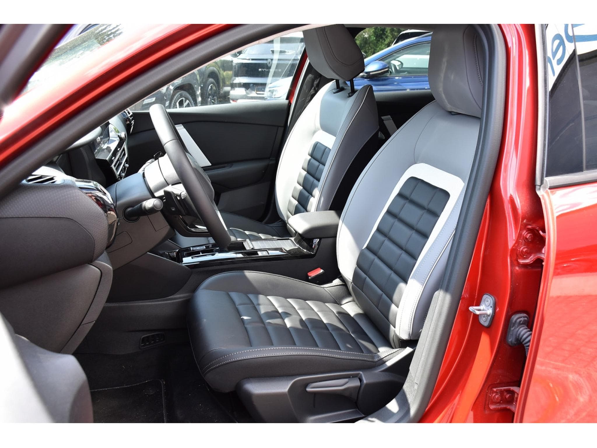 Citroën C4 X 1.2 MHEV 145 e-DCS6 Max ACC SIDE LANE GPS CAM 1° MAIN (2025) - Photo 6