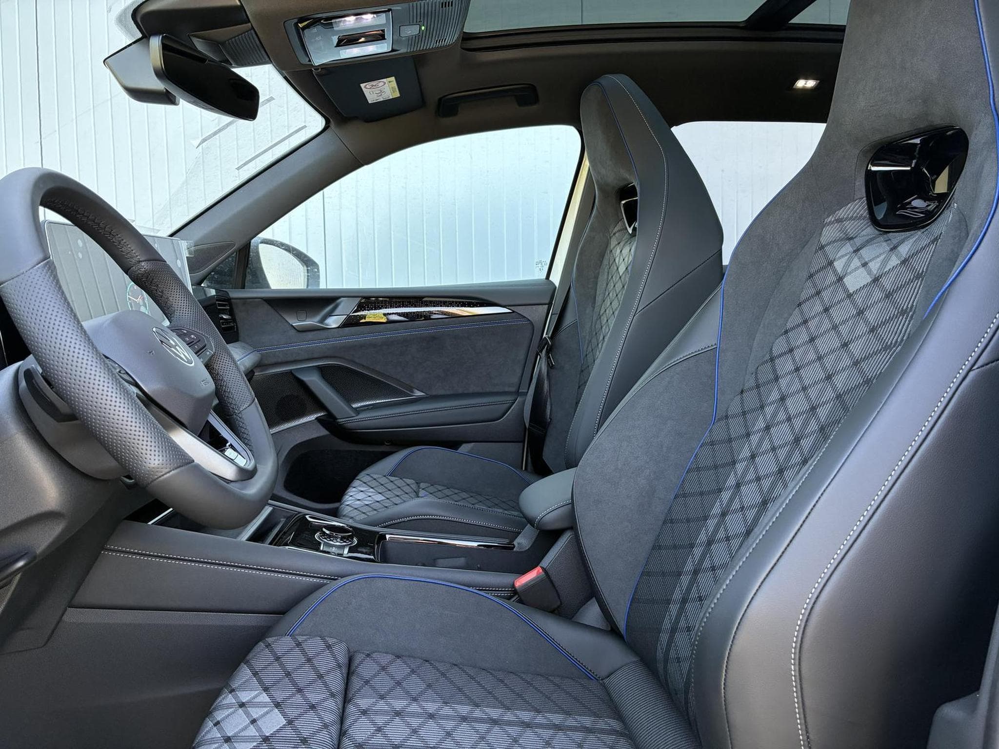 VW Tiguan 2.0 TDI 110 kW R-Line (2026) - Photo 8