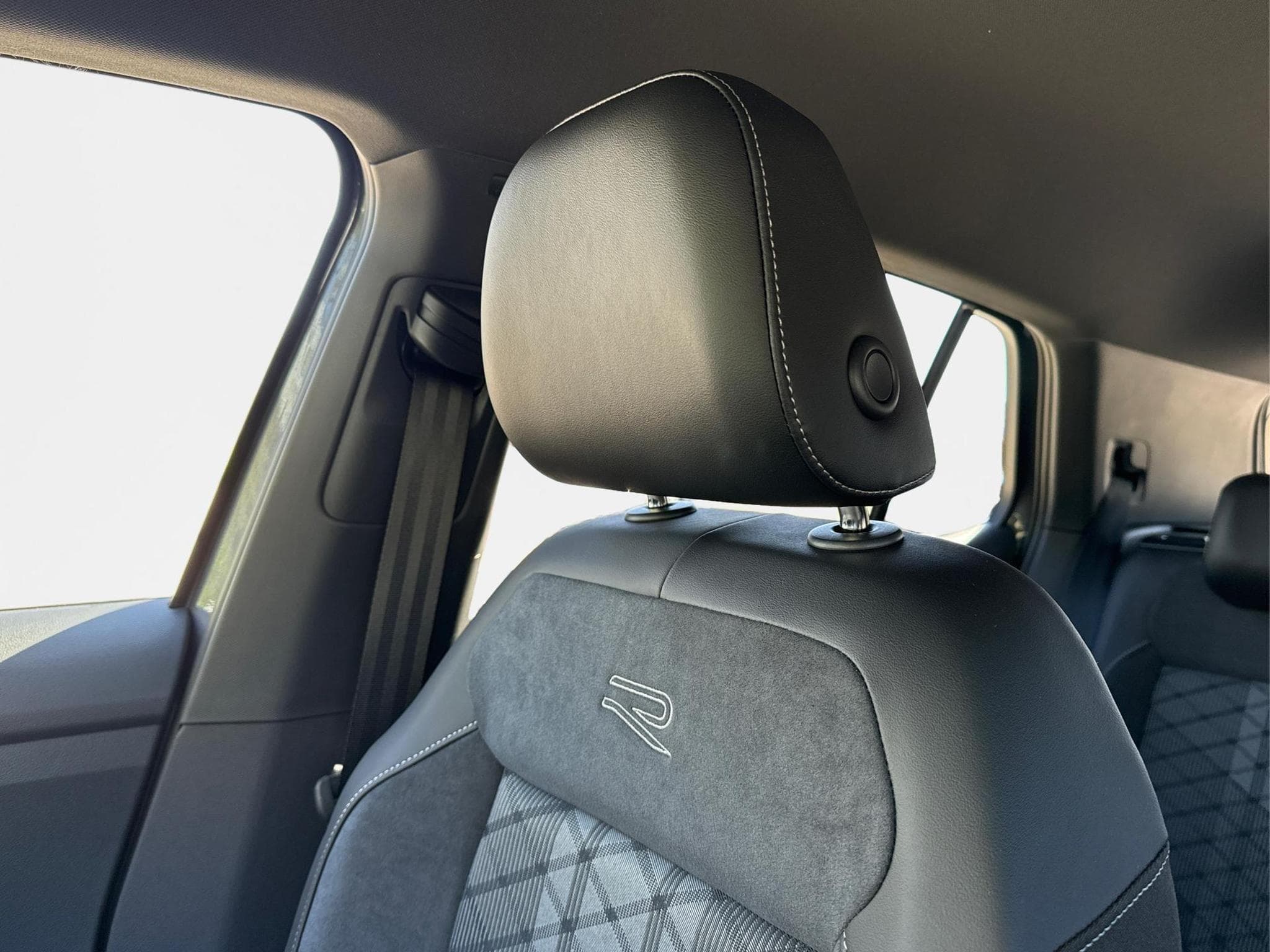 VW T-Cross R-Line Limited (2026) - Photo 25