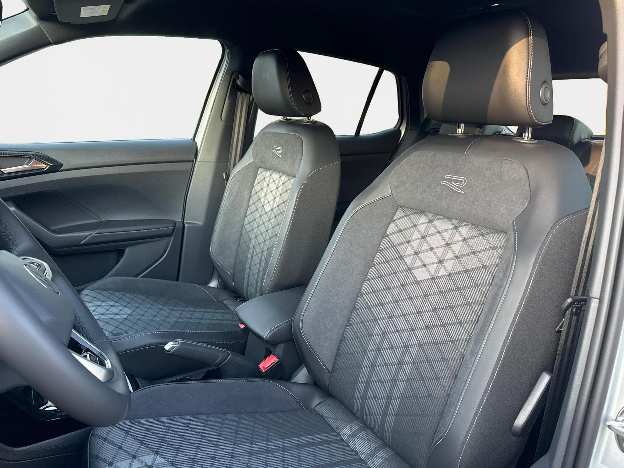 VW T-Cross R-Line Limited (2026) - Photo 14