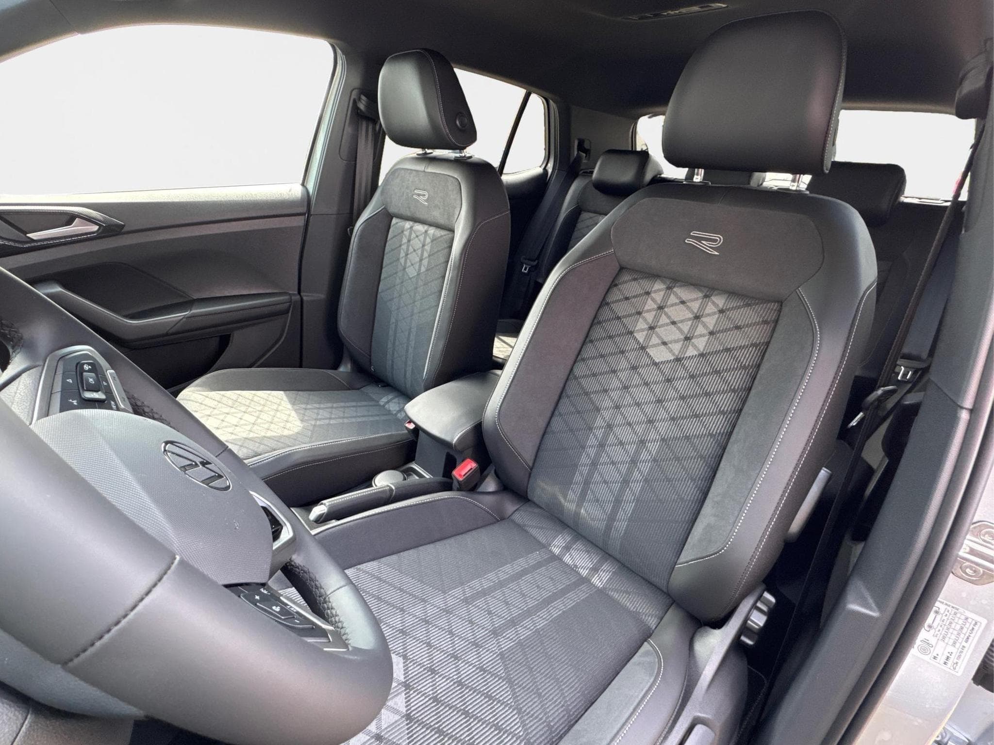 VW T-Cross R-Line (2026) - Photo 14