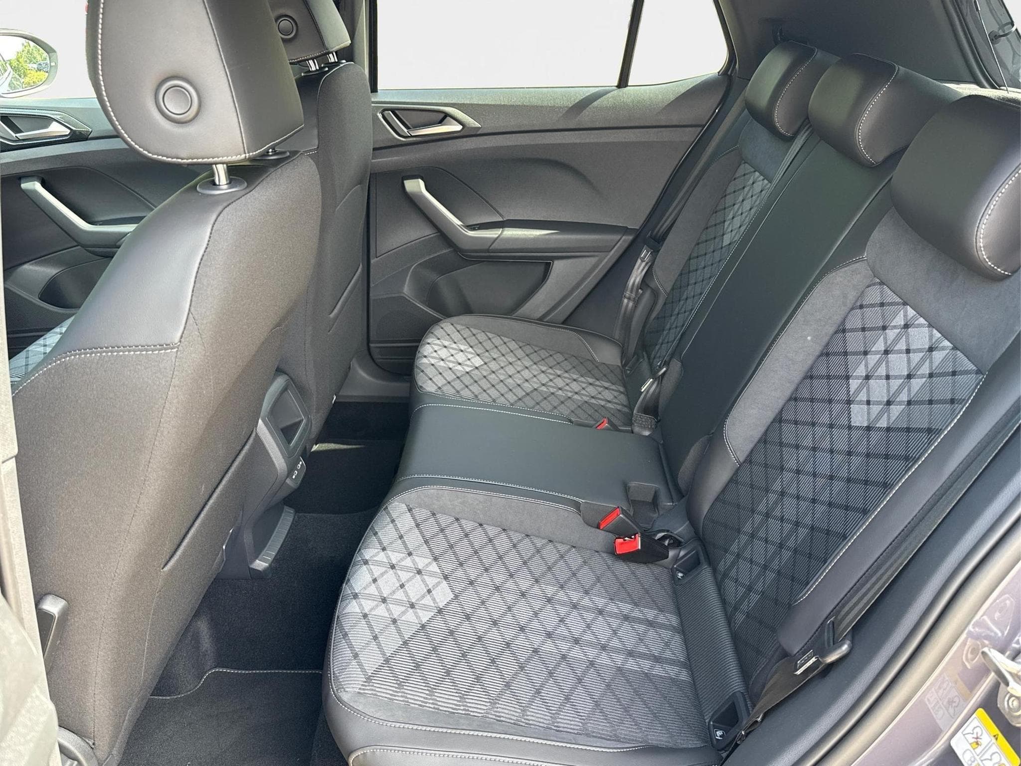VW T-Cross R-Line (2026) - Photo 18