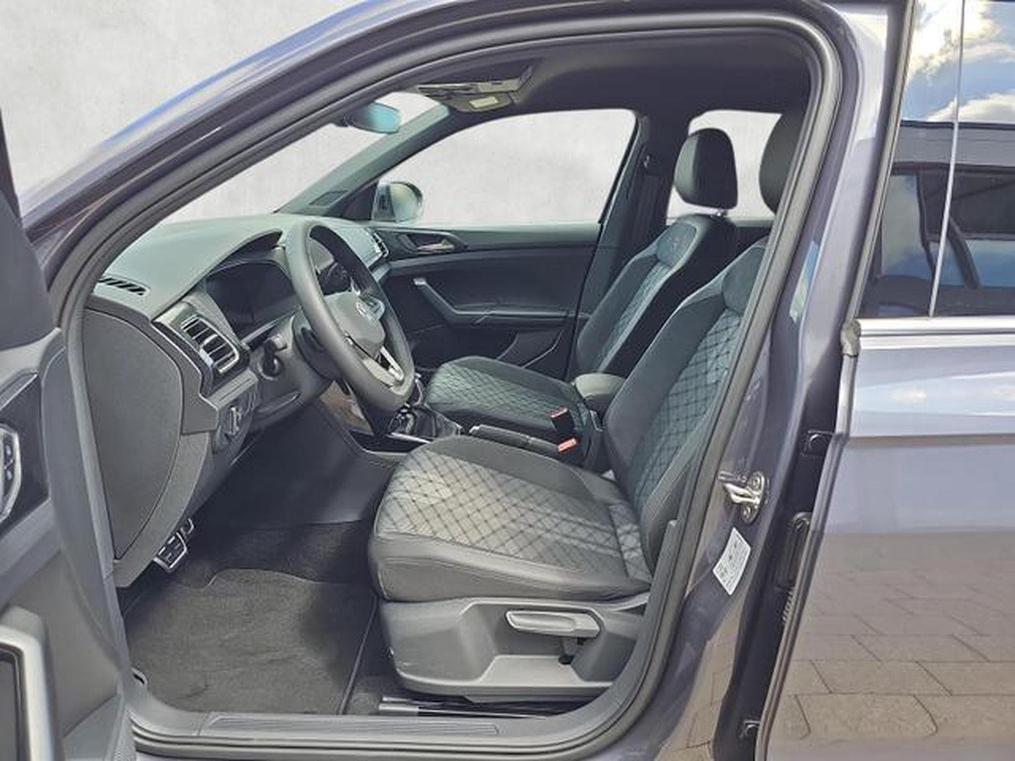 VW T-Cross 1.5 TSI 110 kW R-Line (2026) - Photo 9