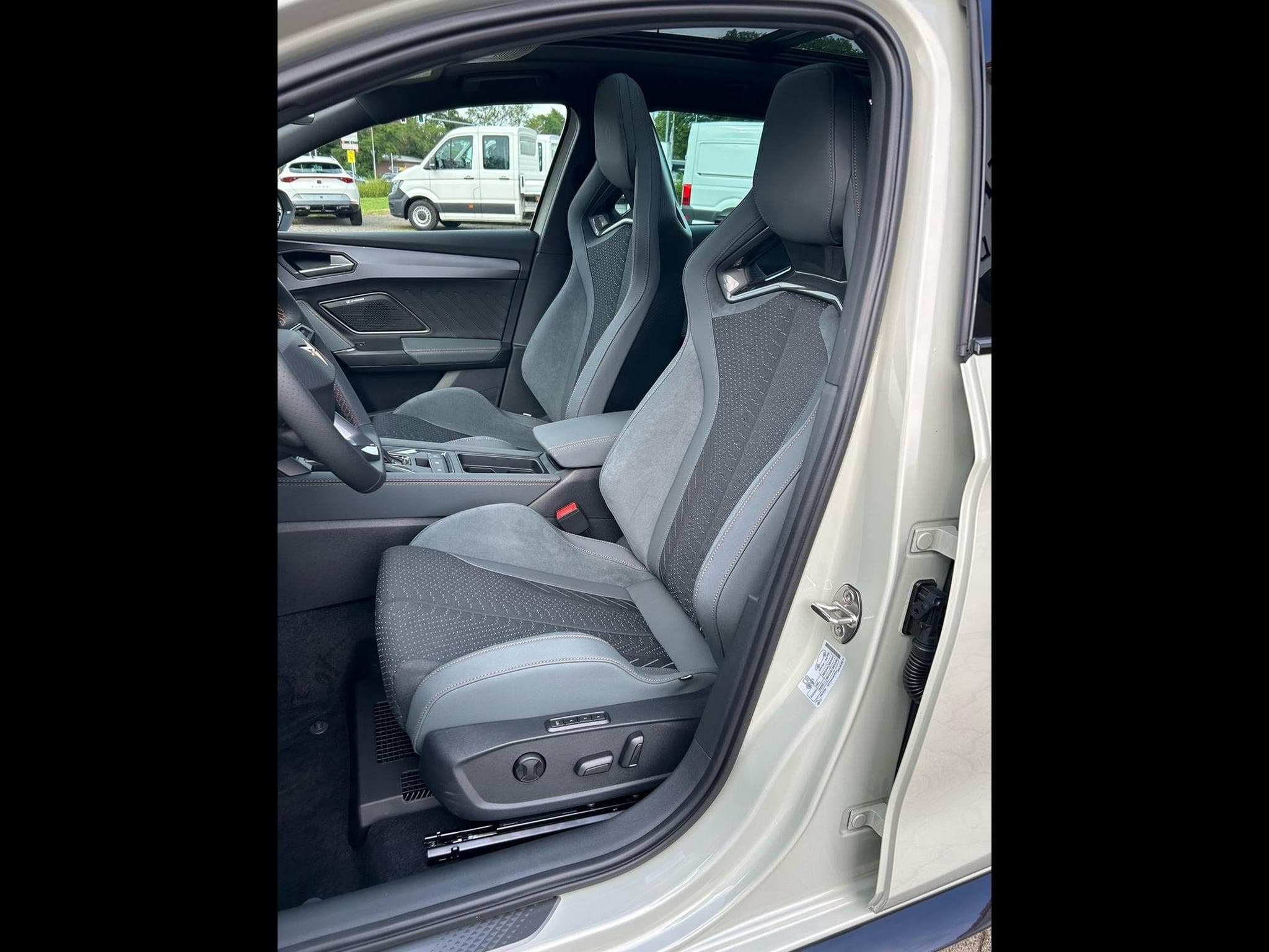 Cupra Leon Leon Sportstourer VZ (2026) - Photo 5