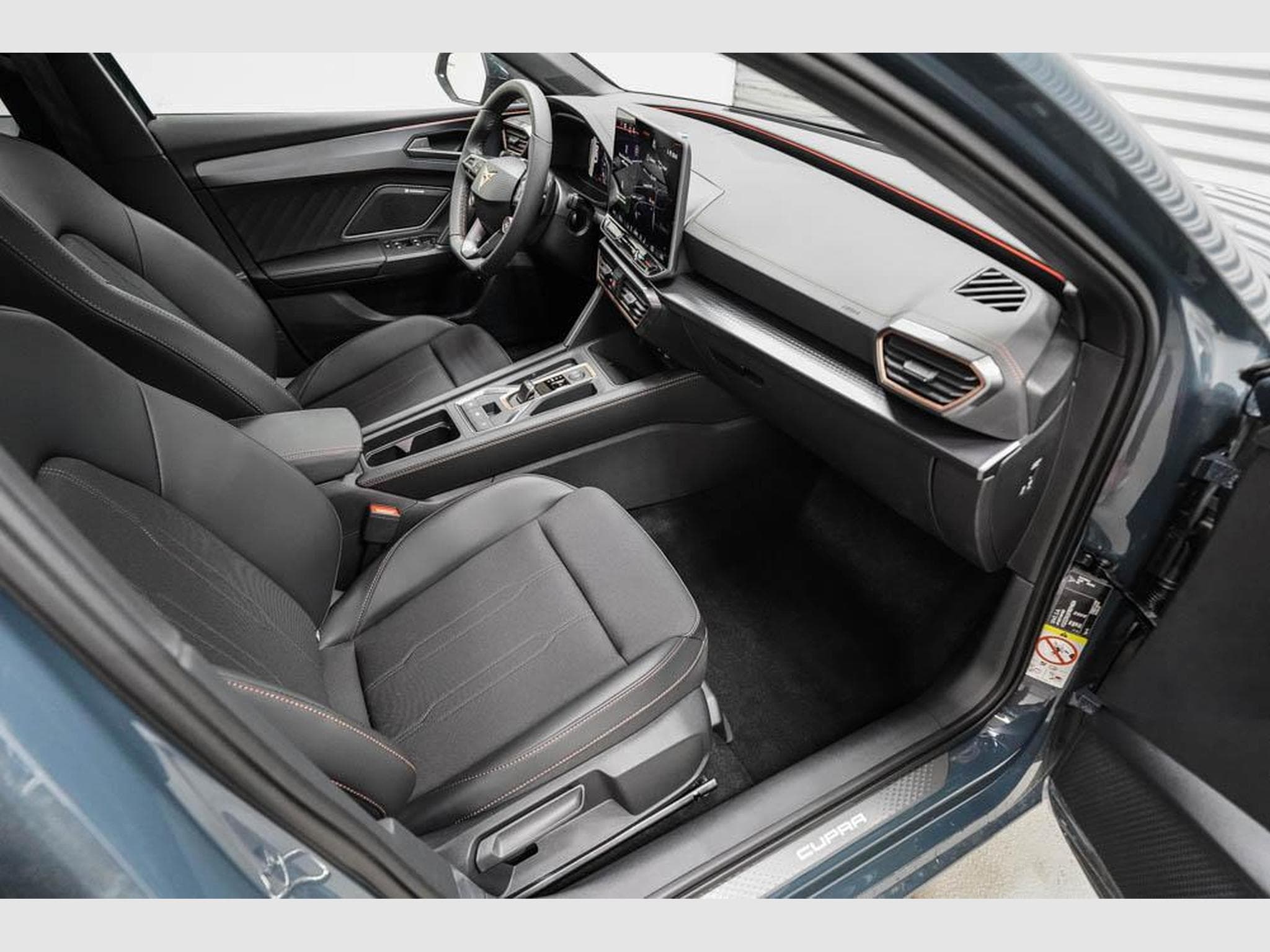 Cupra Leon ST 1,5 eTSI (2026) - Photo 21