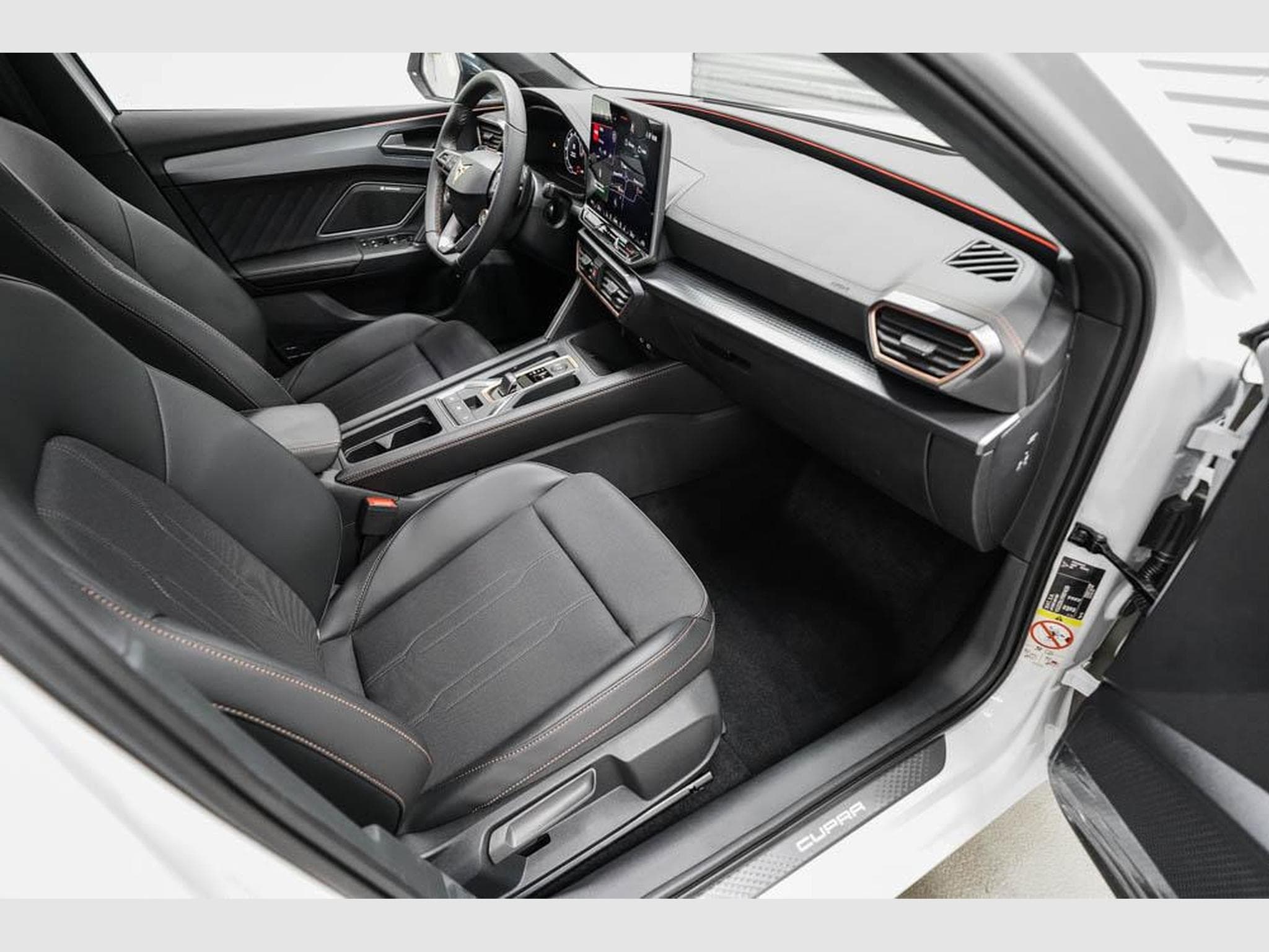 Cupra Leon ST 1,5 eTSI (2026) - Photo 21