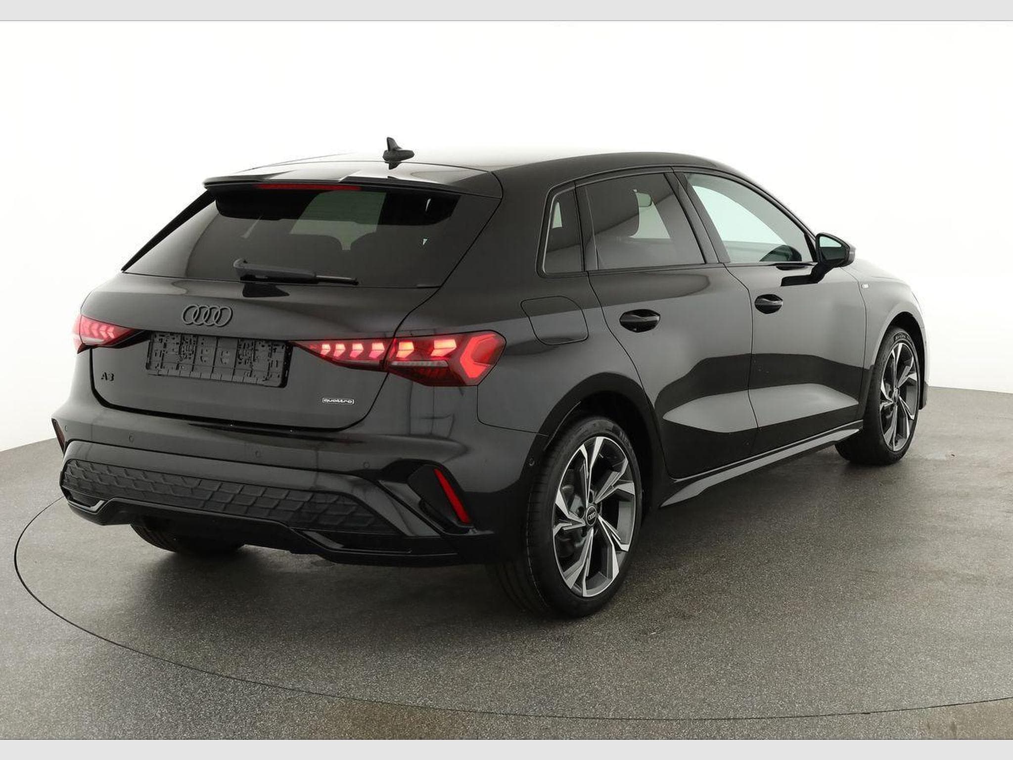 Audi A3 Sportback TFSI quattro 150 kW S line (2026) - Photo 2