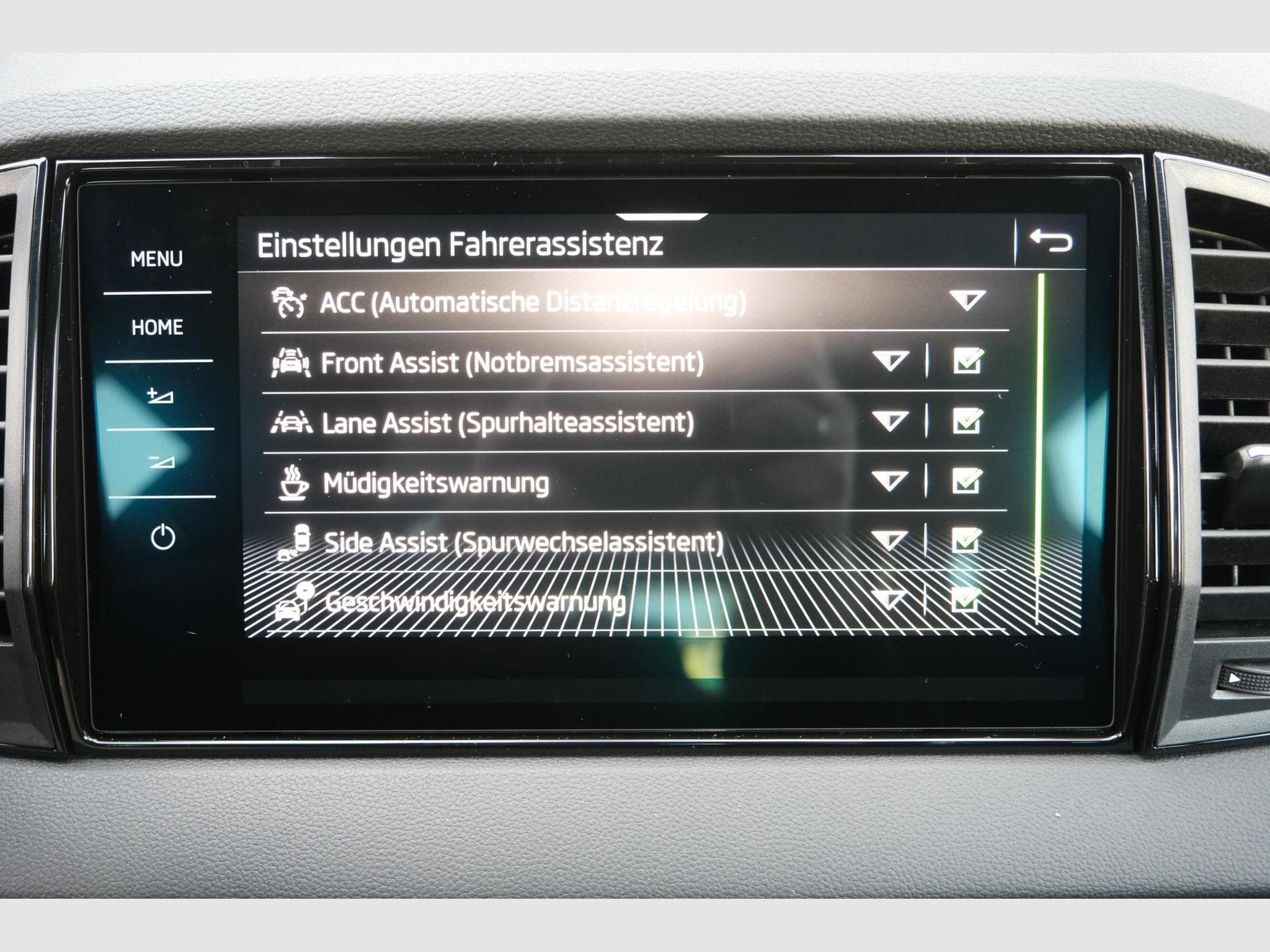 Skoda Karoq 1.5 TSI DSG (2026) - Photo 14