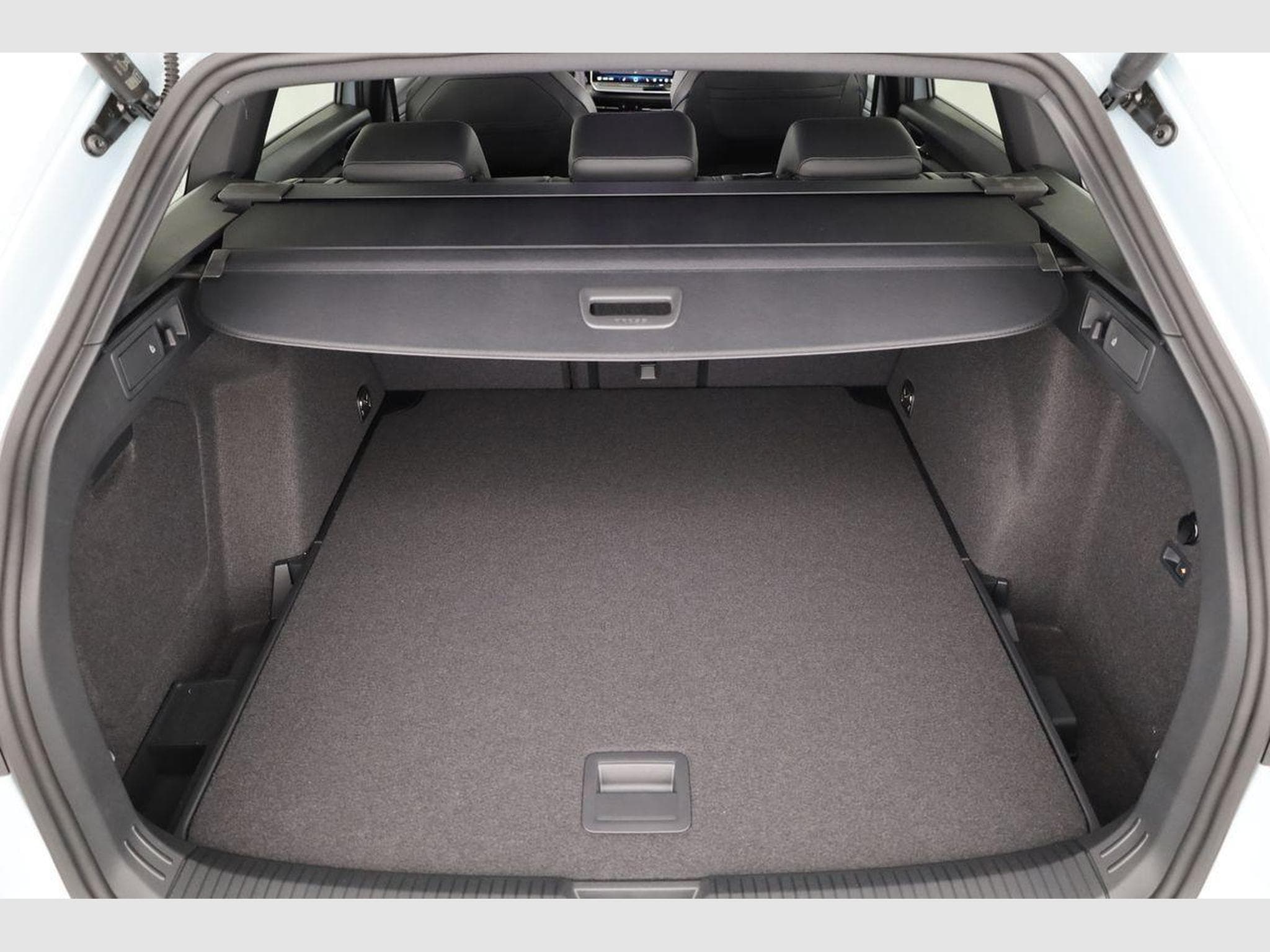 VW Golf Variant 2.0 TSI 150 kW 4Motion R-Line (2026) - Photo 11