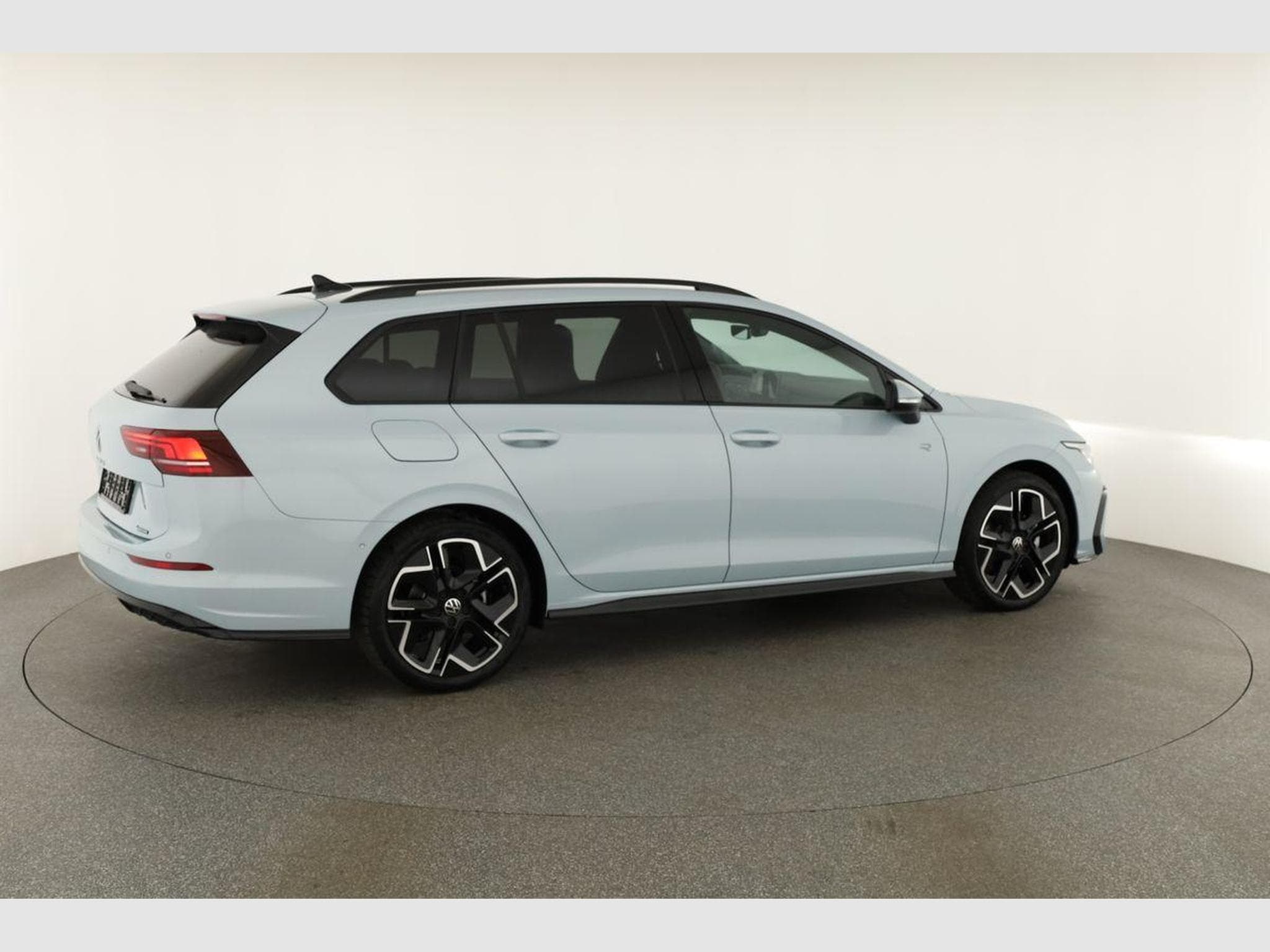 VW Golf Variant 2.0 TSI 150 kW 4Motion R-Line (2026) - Photo 20