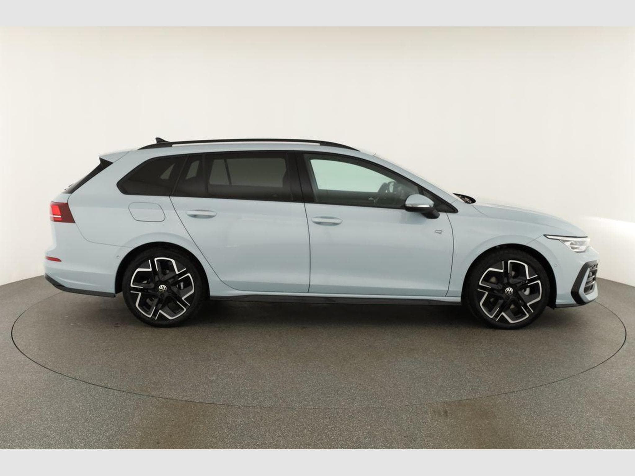 VW Golf Variant 2.0 TSI 150 kW 4Motion R-Line (2026) - Photo 22