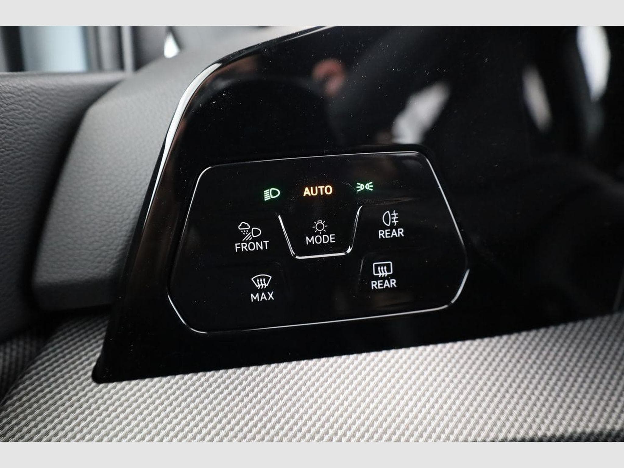 VW Golf Variant 2.0 TSI 150 kW 4Motion R-Line (2026) - Photo 8