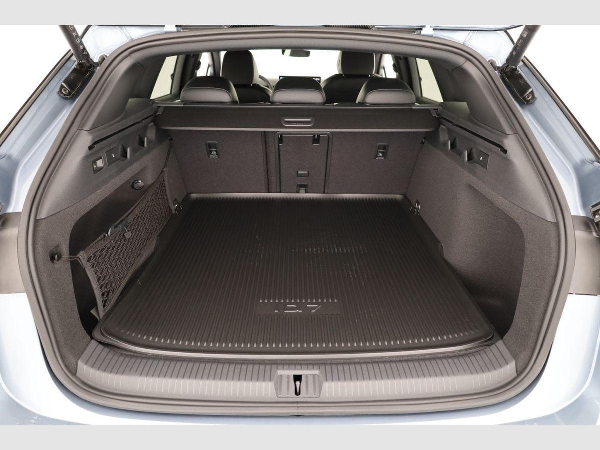 VW ID.7 Kombi Pro 210 kW (2026) - Photo 12