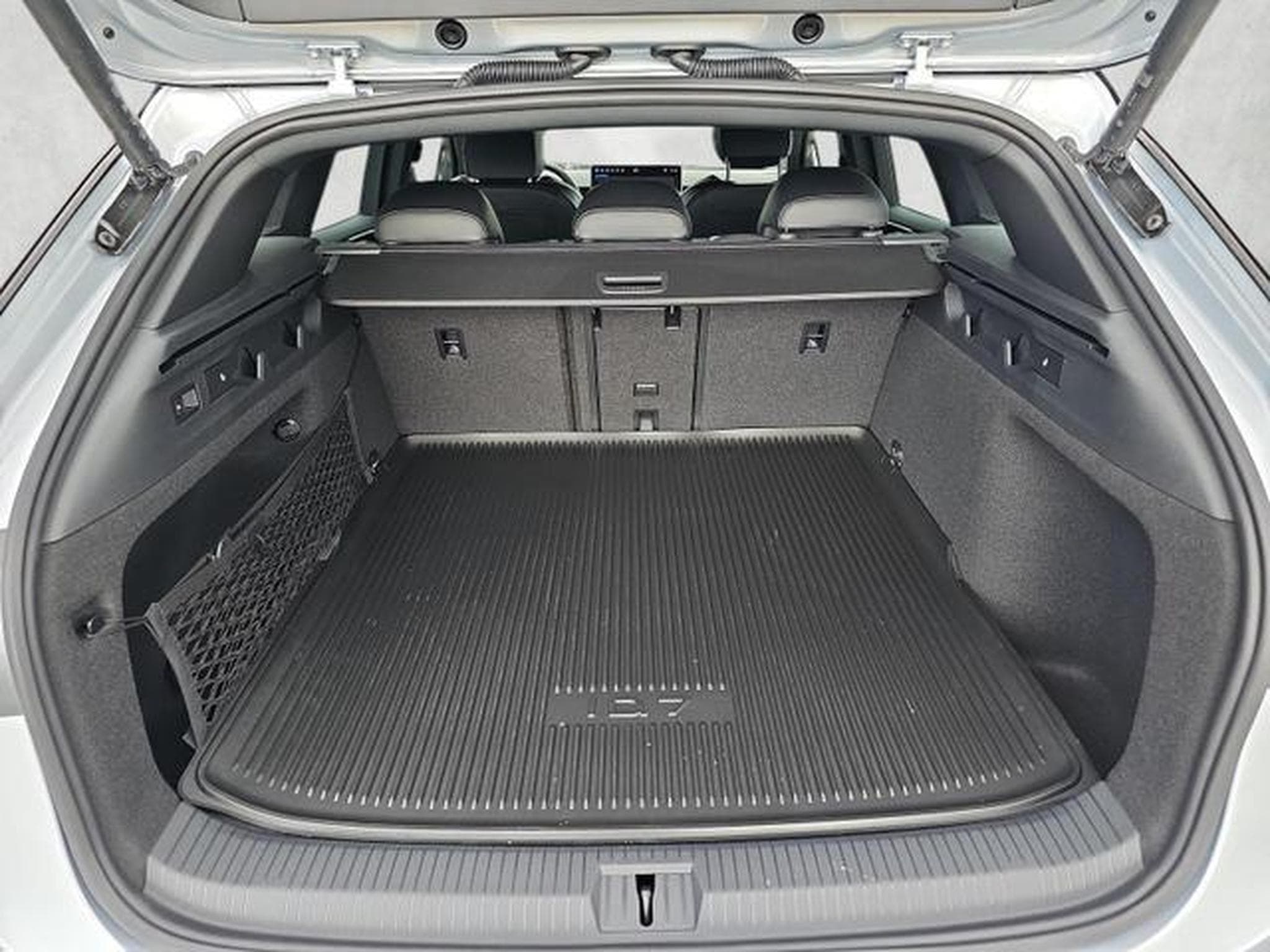 VW ID.7 Kombi Pro 210 kW (2026) - Photo 14