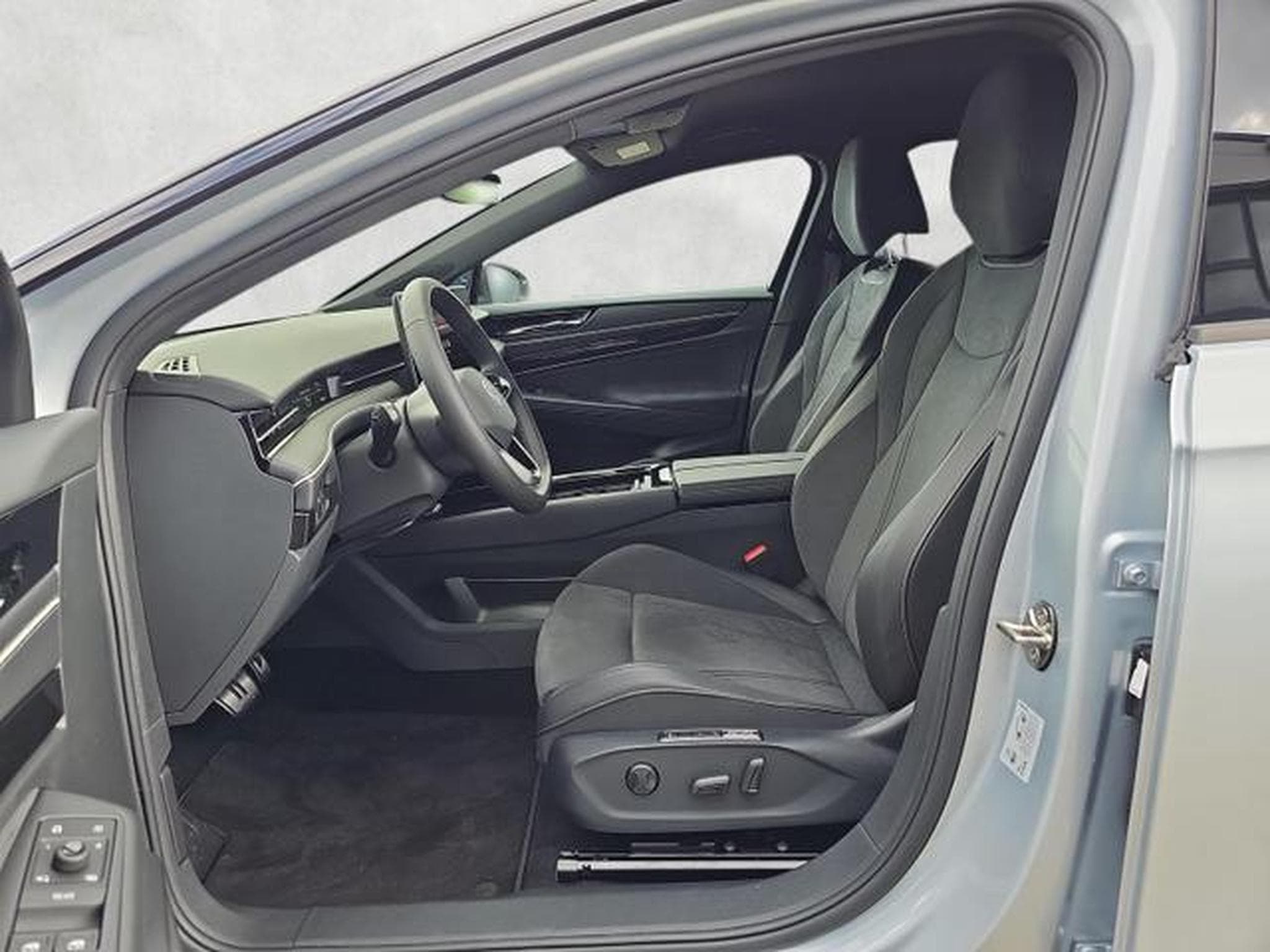 VW ID.7 Kombi Pro 210 kW (2026) - Photo 9