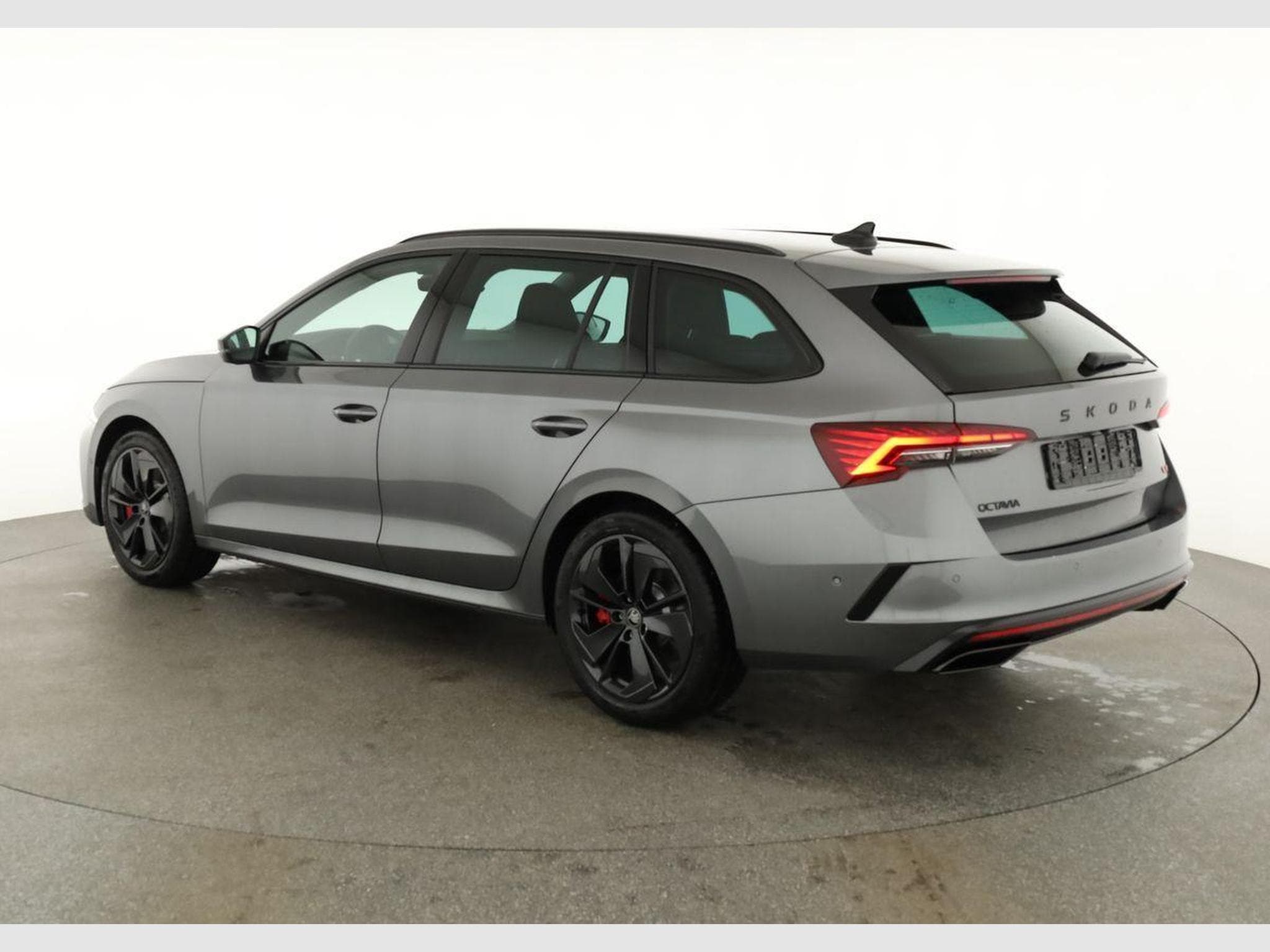 Skoda Octavia 2.0 TSI 195 kW RS (2026) - Photo 3
