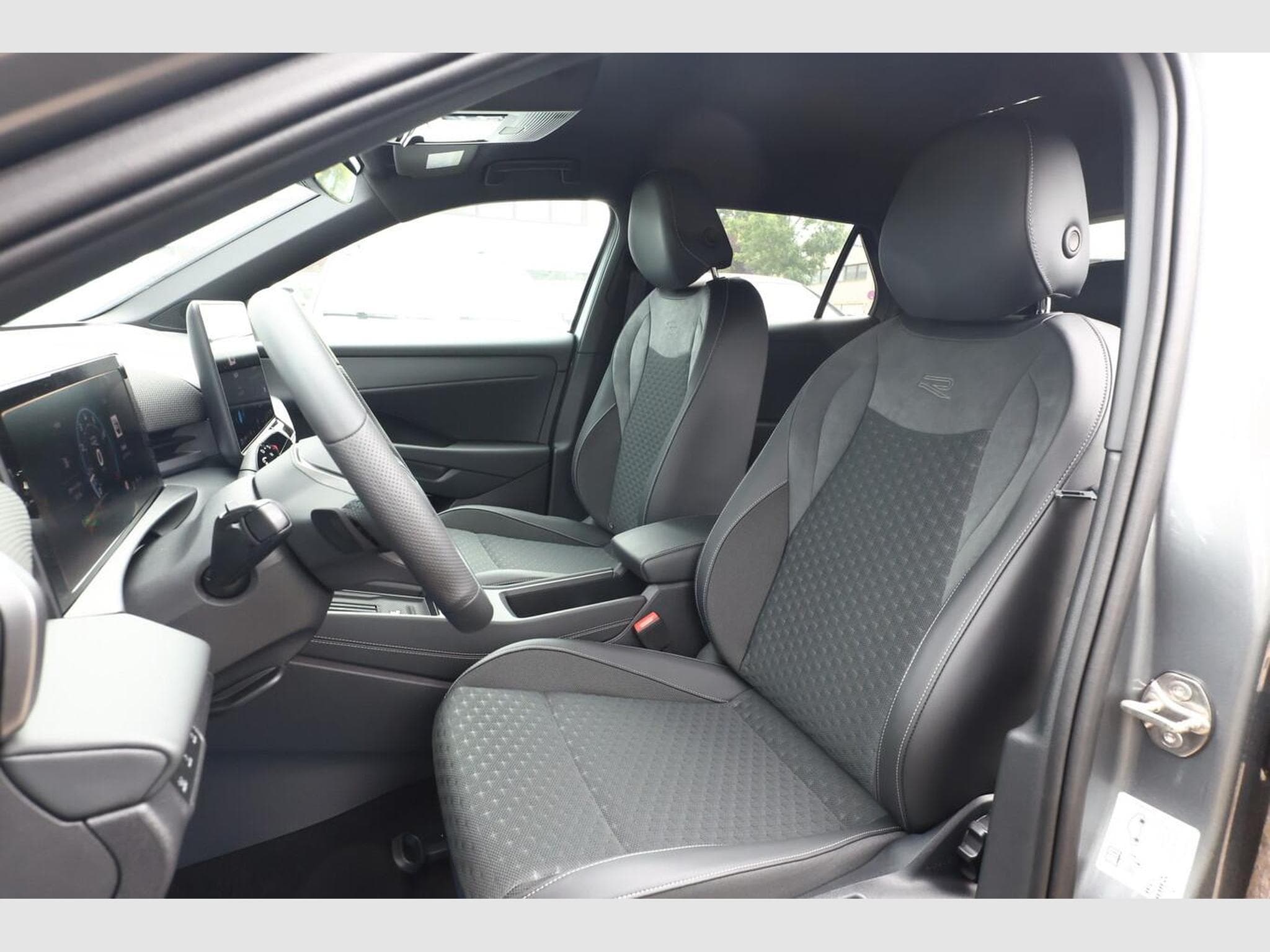 VW T-Roc R-Line (2026) - Photo 6