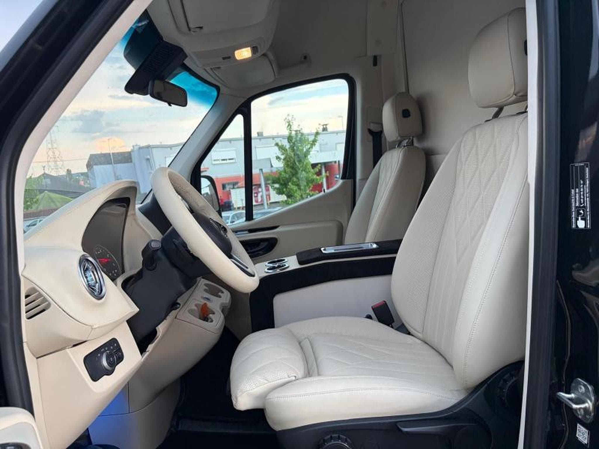 Mercedes Sprinter Sprinter VIP Configuration Luxe (2023) - Photo 11