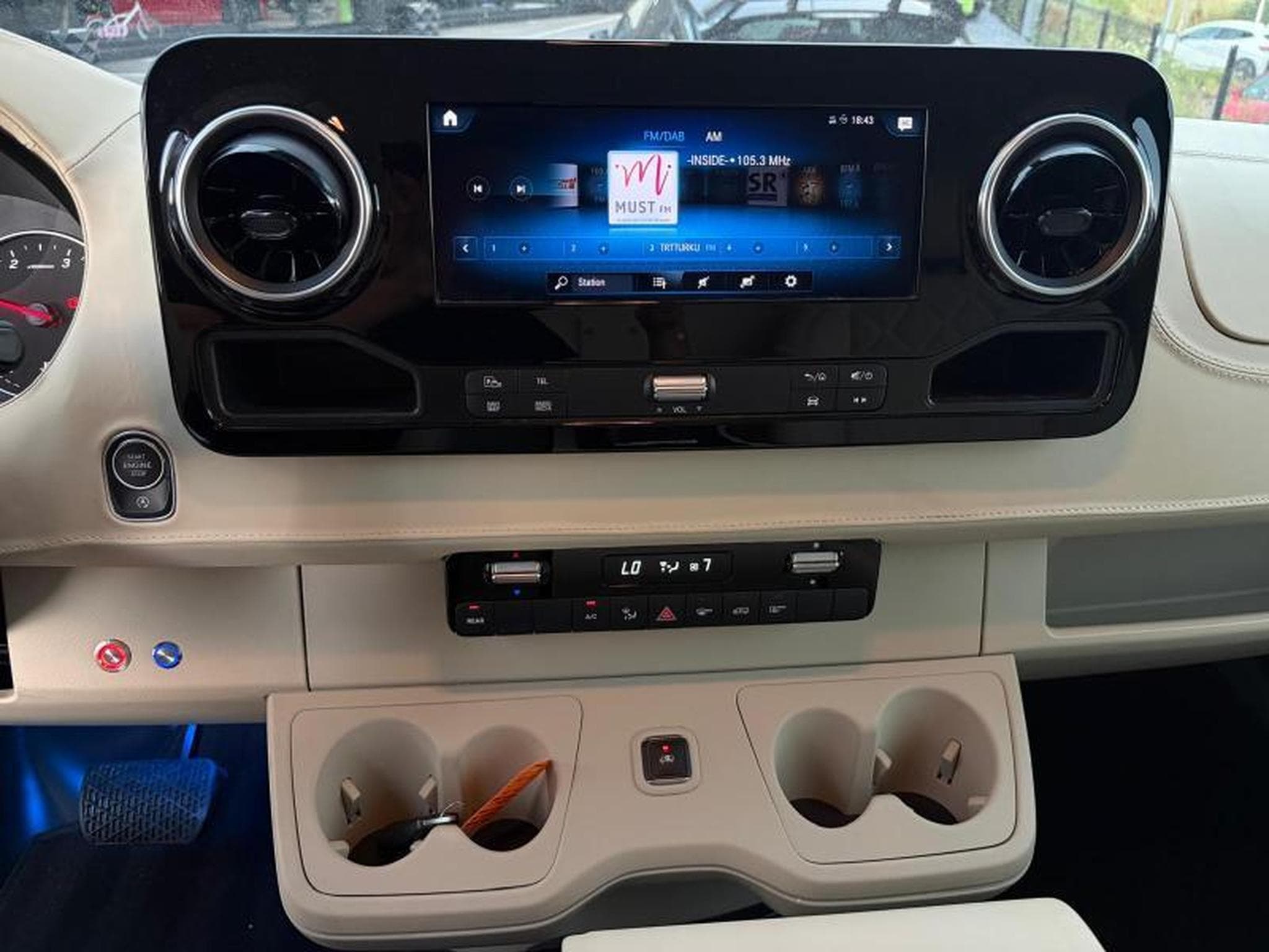 Mercedes Sprinter Sprinter VIP Configuration Luxe (2023) - Photo 9