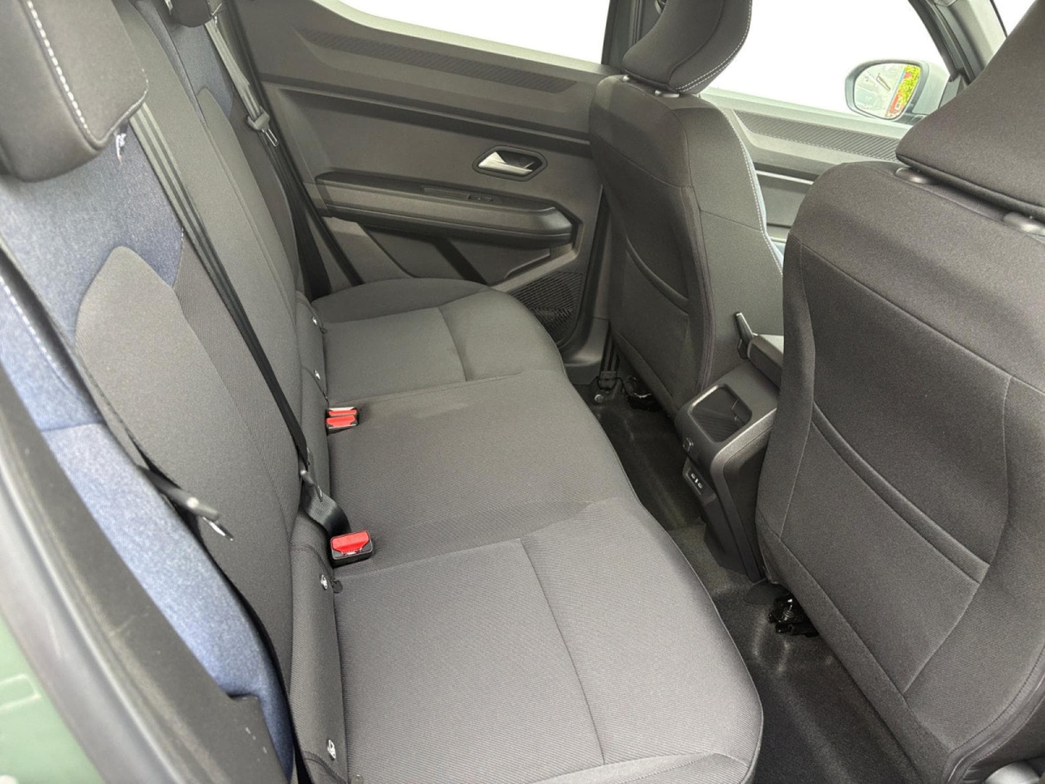 Dacia Duster 1.6 Hybrid Journey (2025) - Photo 12