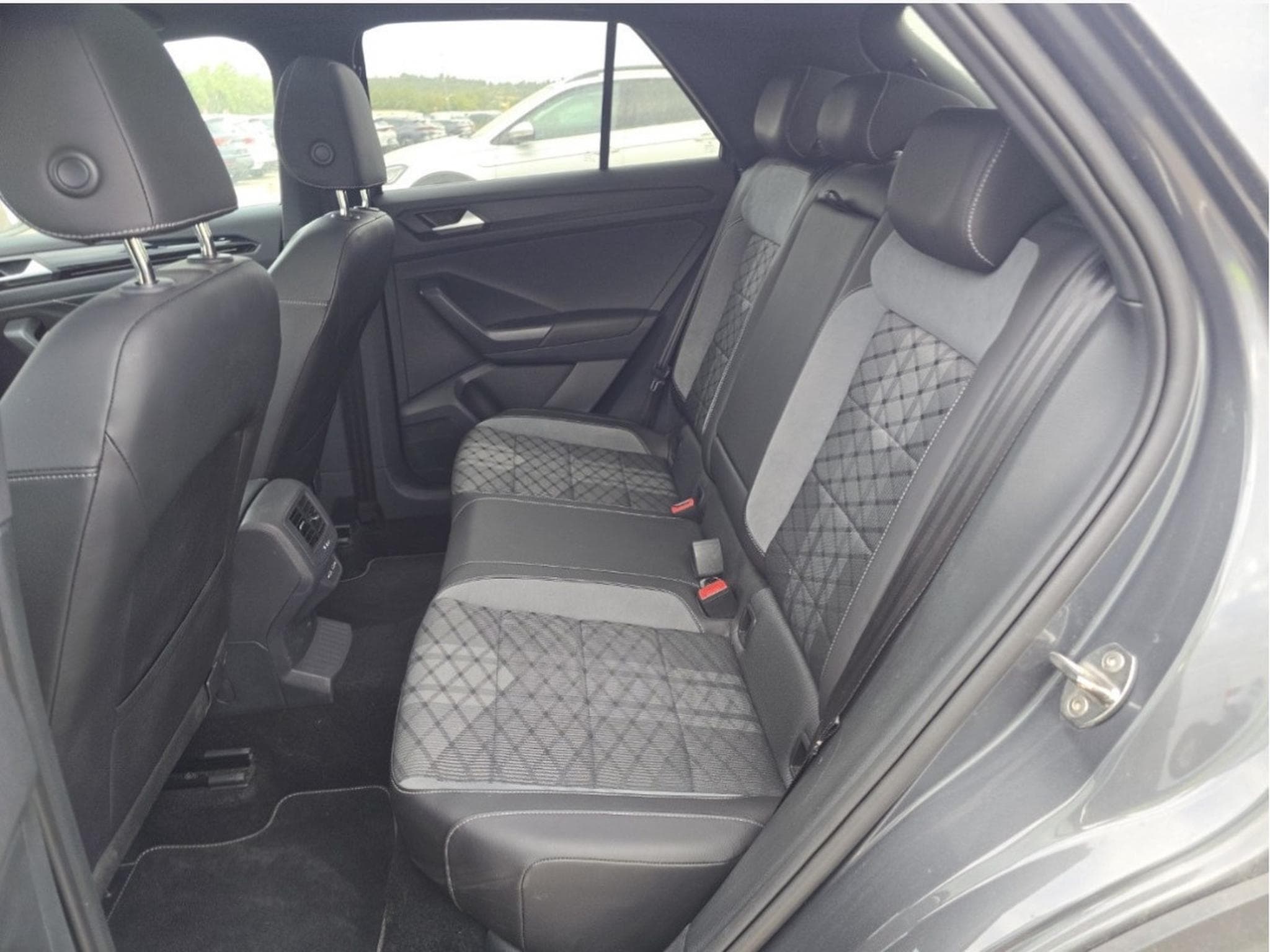 VW T-Roc T-Roc R-Line 1.5 (150 CV)/PANO/AHK/360°/VOLL (2025) - Photo 5