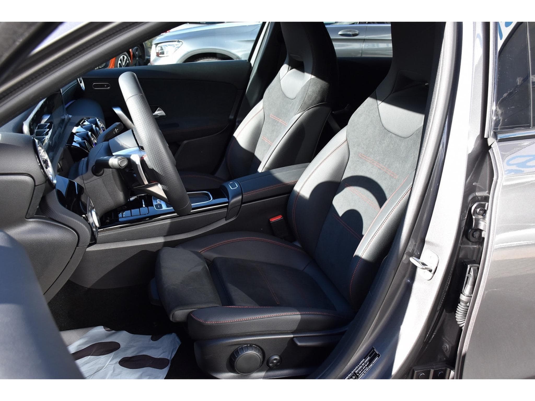 Mercedes A 200 d AMG Line 8G-DCT REGUL GPS CAM PARK APPLE CARPLAY NEUVE (2025) - Photo 6