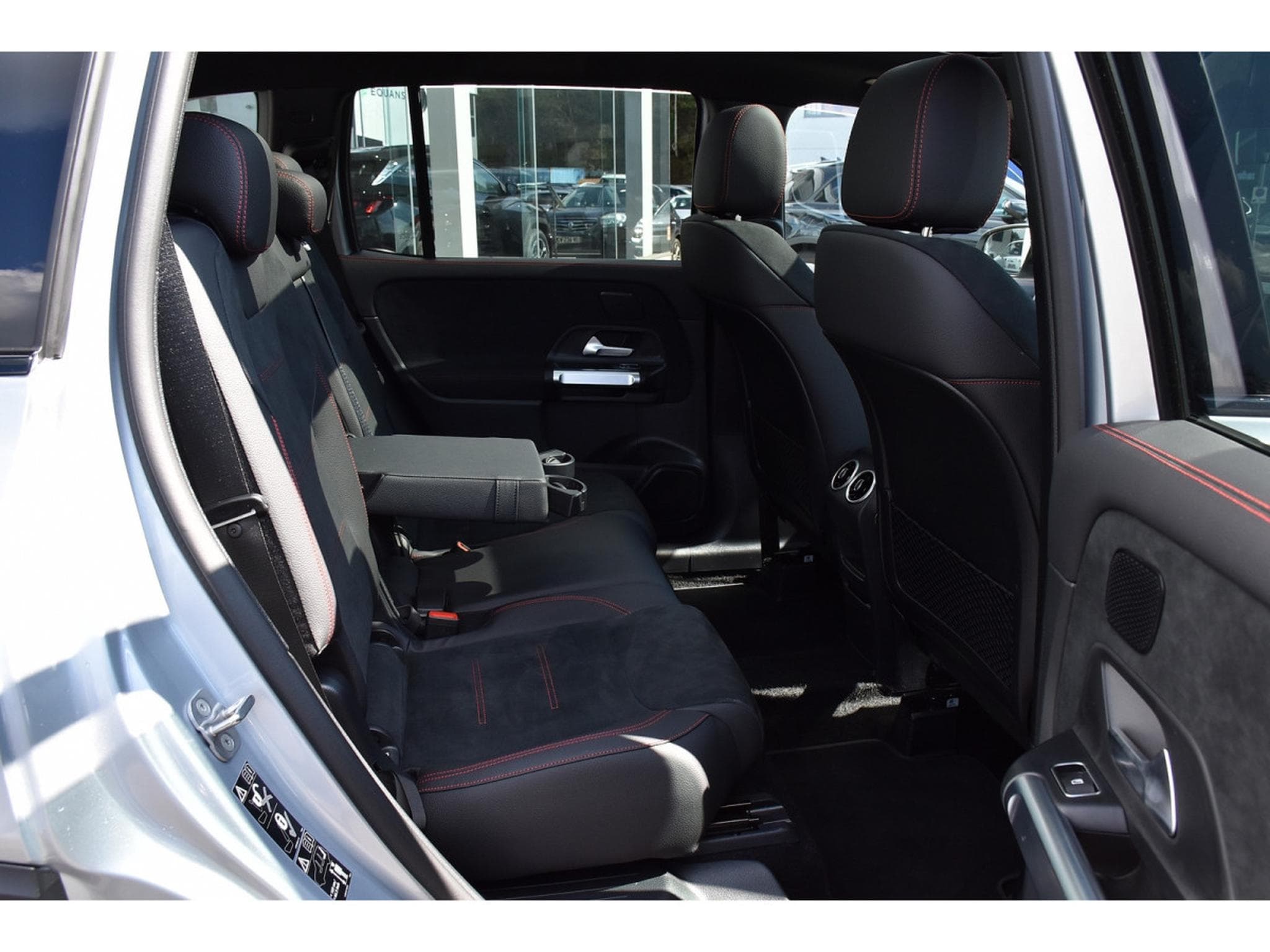 Mercedes GLB 220 4Matic AMG Line 8G-DCT  7 PL. MEMO PANO NIGHT ACC CAM360 1°M (2025) - Photo 8