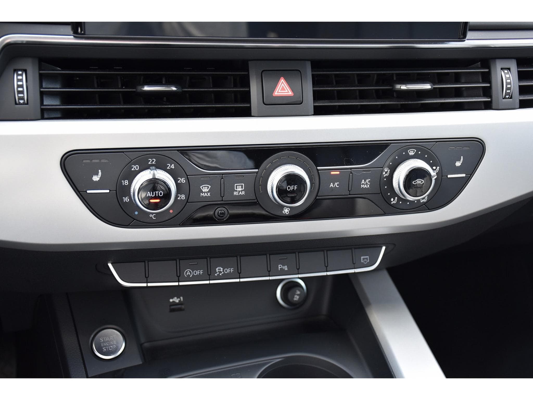 Audi A4 Avant 30 TDI S-Tronic CUIR LANE SIDE GPS CAM 1° MAIN (2022) - Photo 19