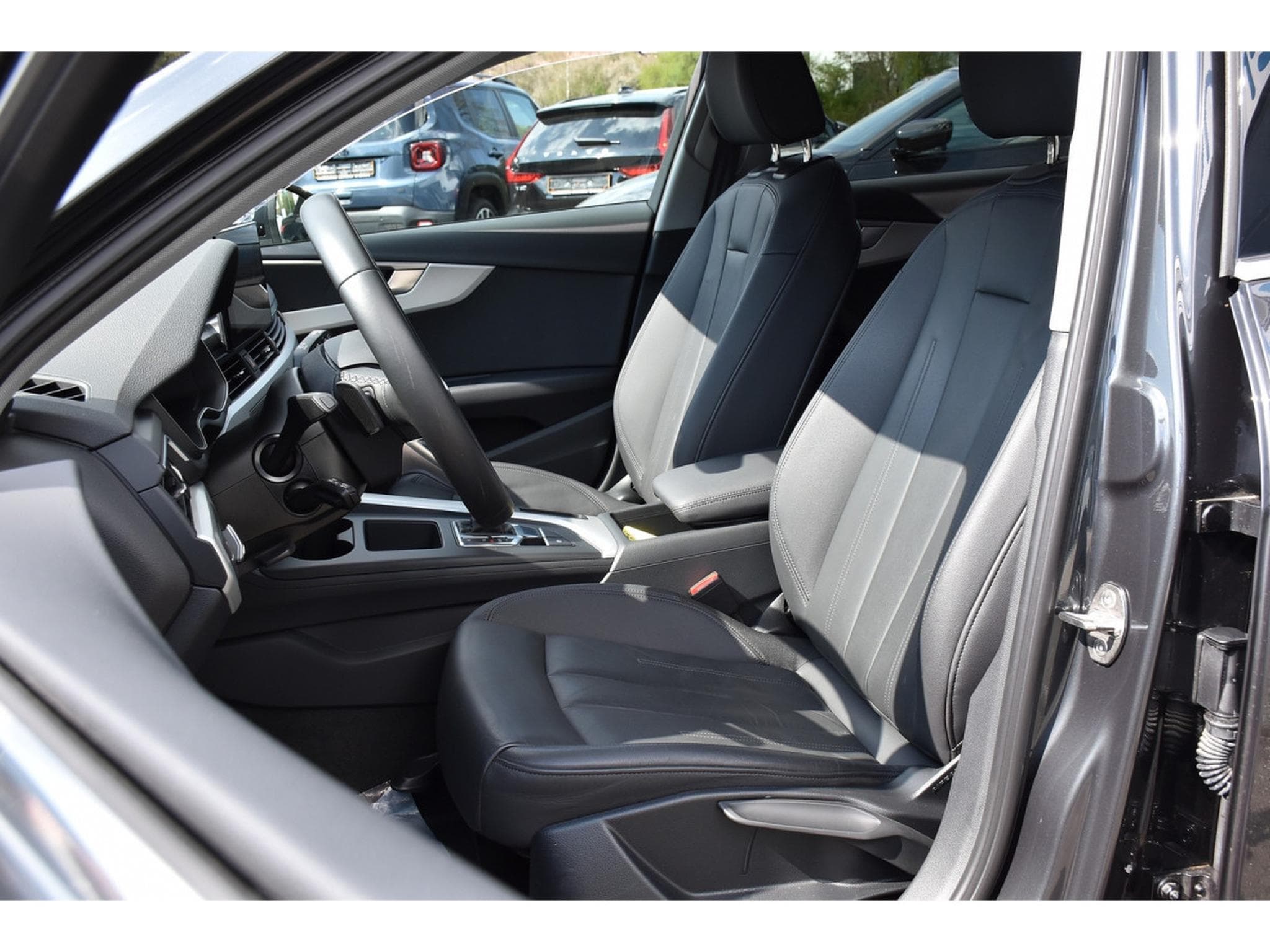 Audi A4 Avant 30 TDI S-Tronic CUIR LANE SIDE GPS CAM 1° MAIN (2022) - Photo 6