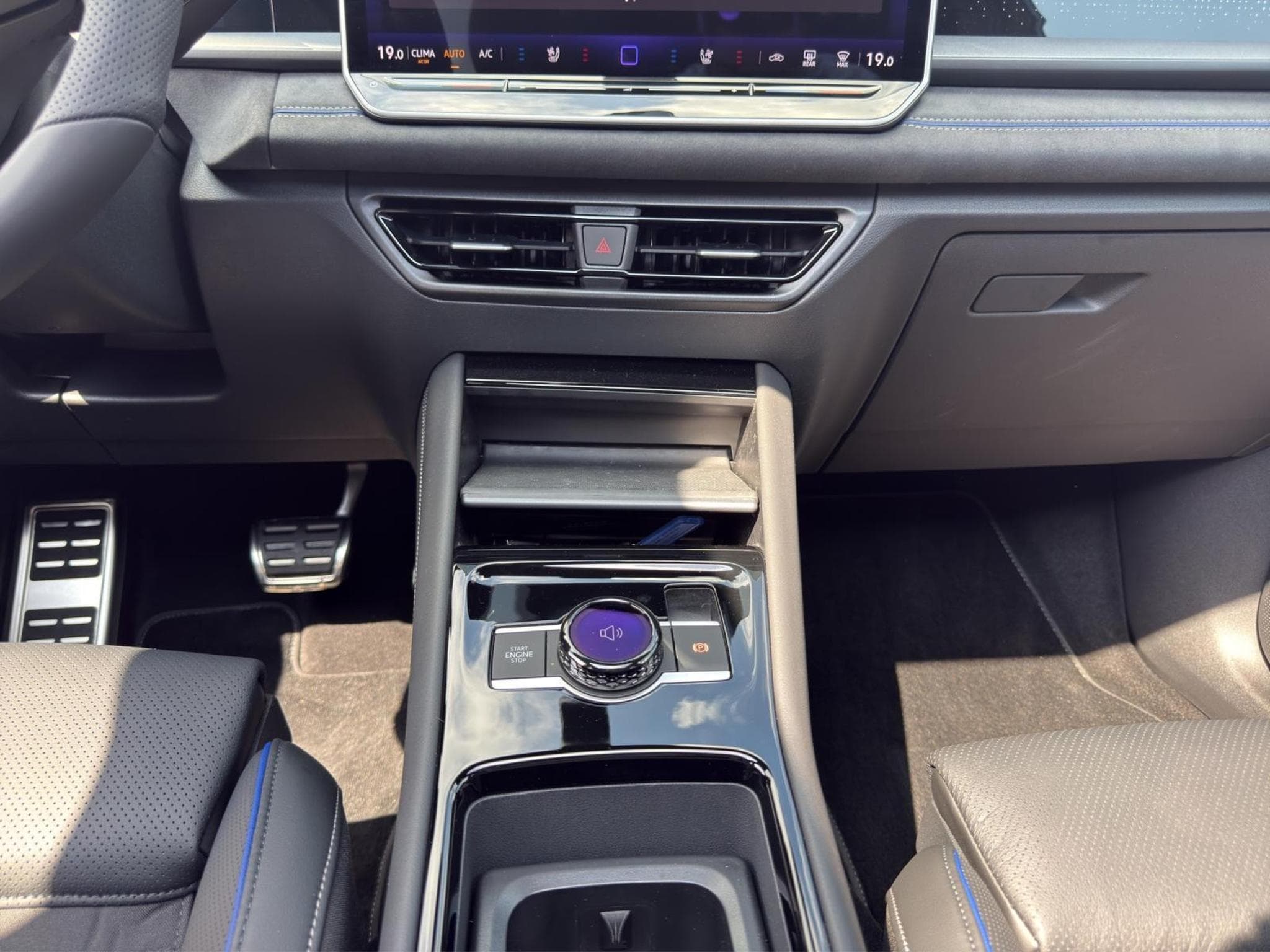 VW Tayron R-LINE 4Motion (2026) - Photo 12