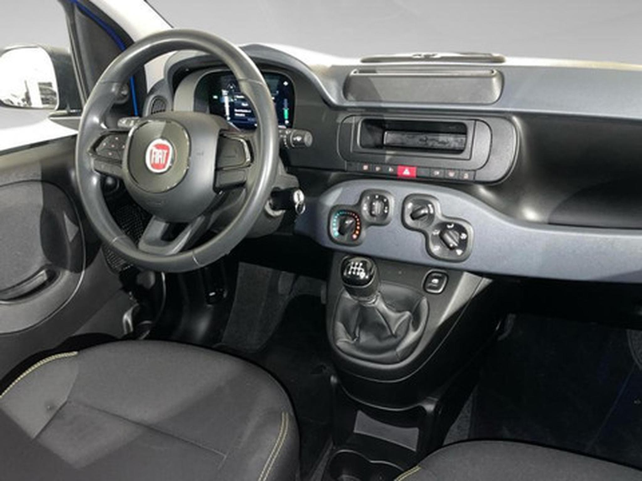 Fiat Panda 1.0 Hybrid 70 MT6 (2024) - Photo 6