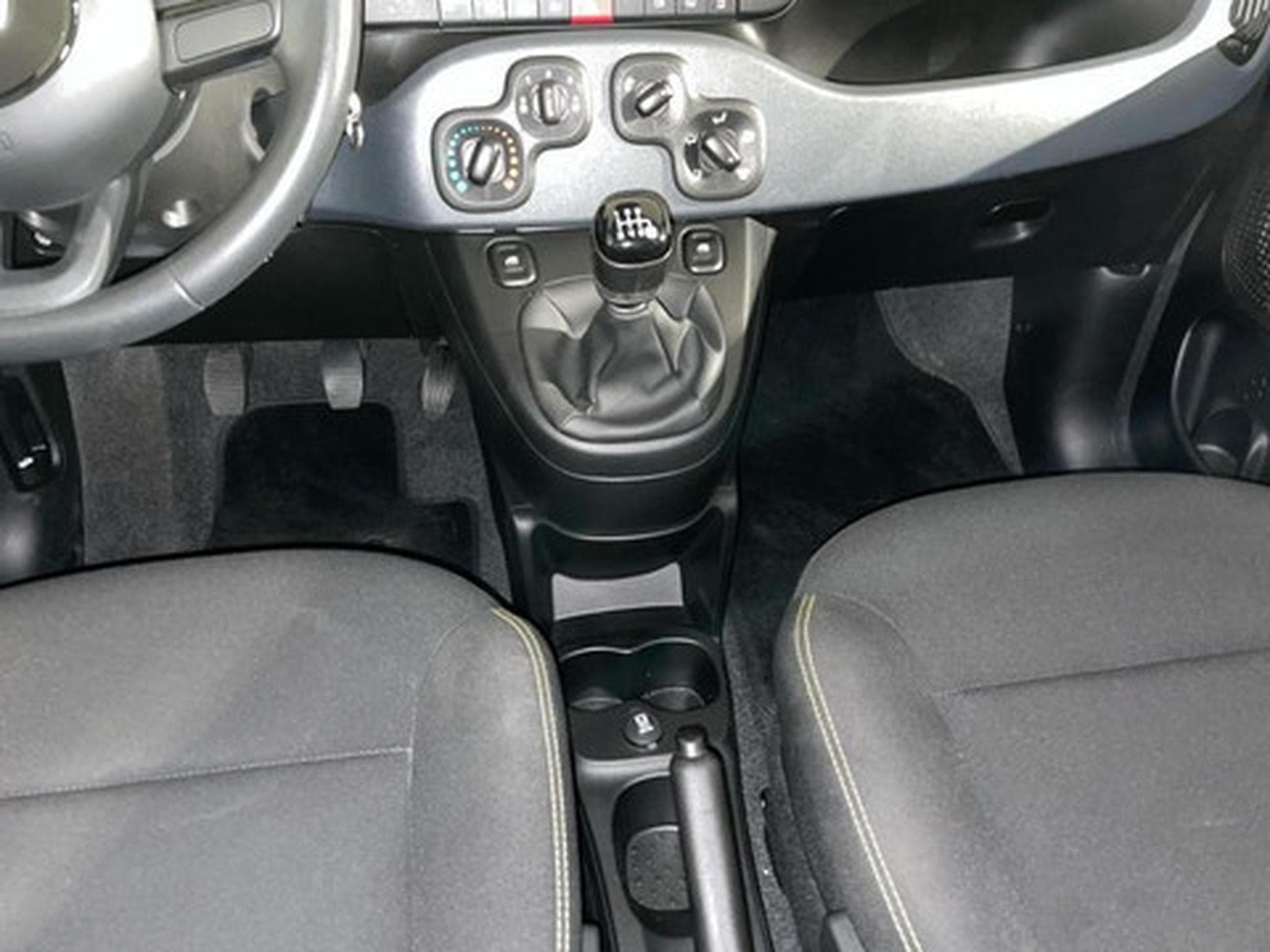Fiat Panda 1.0 Hybrid 70 MT6 (2024) - Photo 9