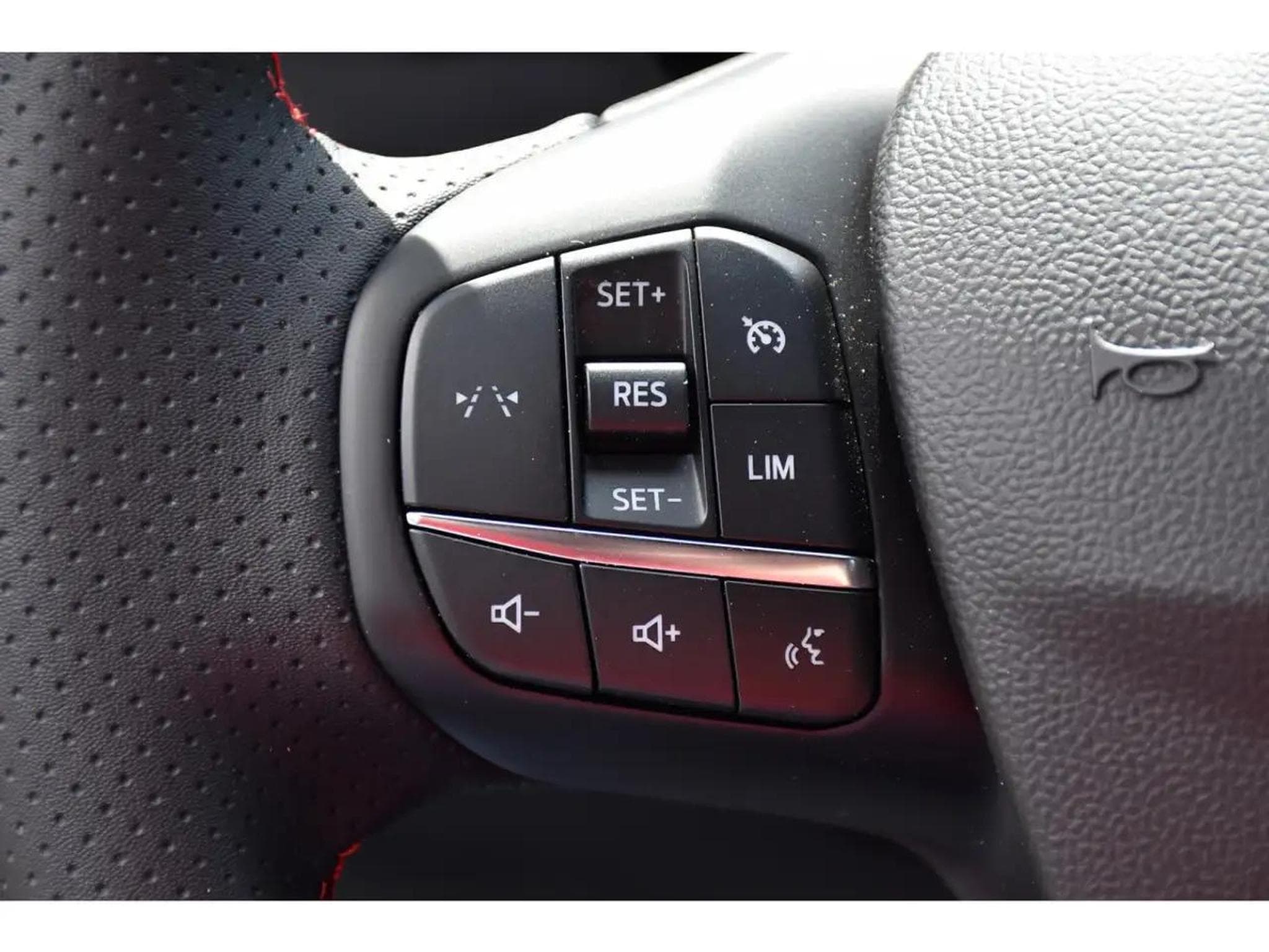 Ford Kuga (2025) - Photo 19