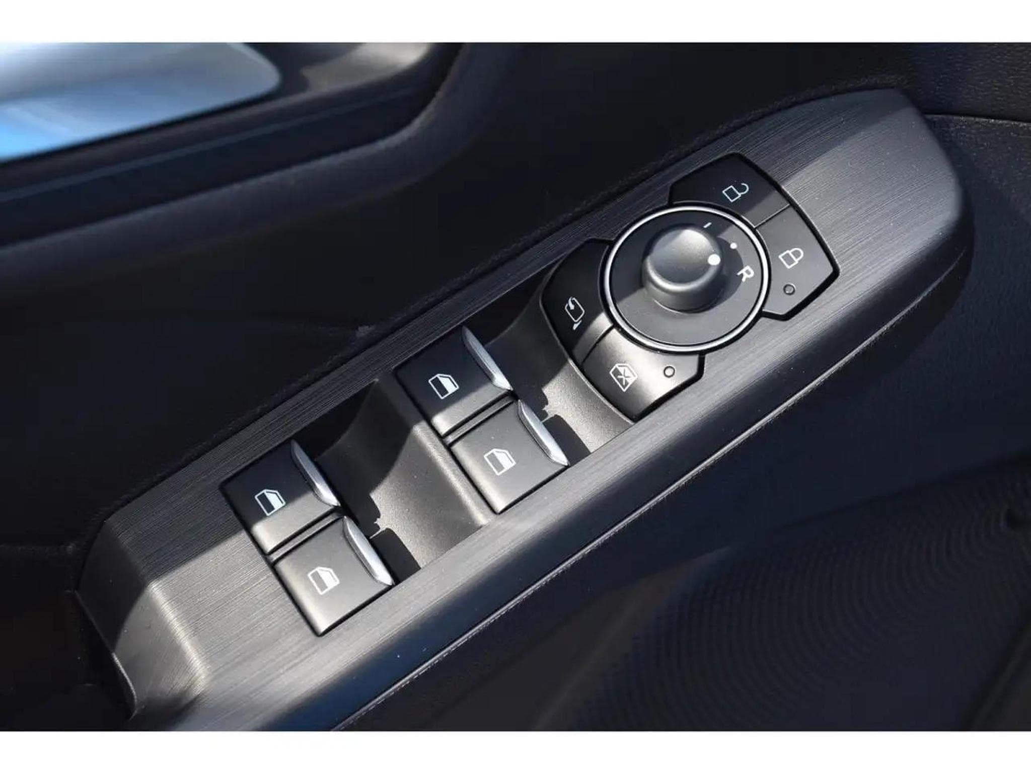 Ford Kuga (2025) - Photo 22