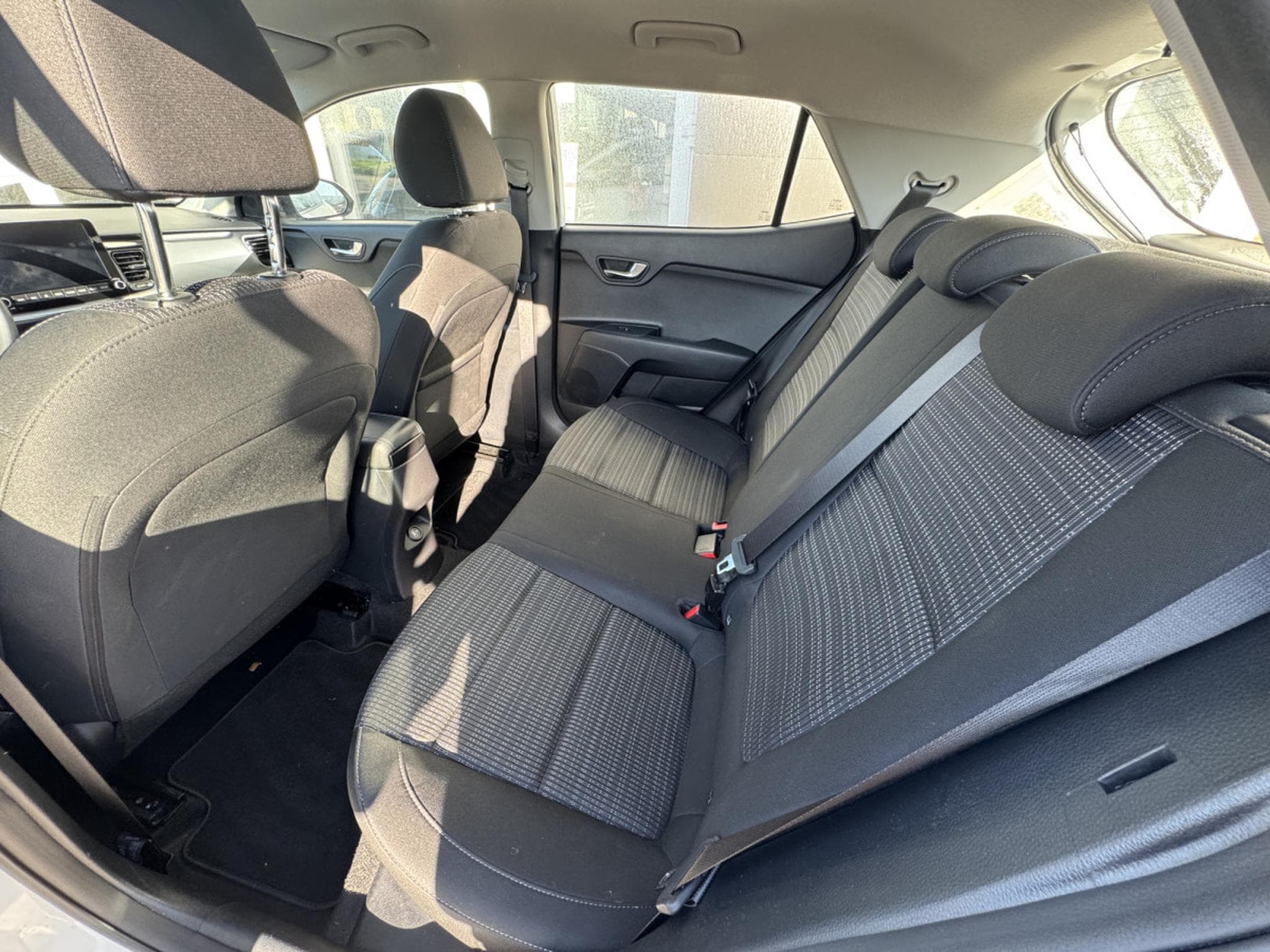 Kia Stonic Pulse 1.0T ISG (2024) - Photo 11