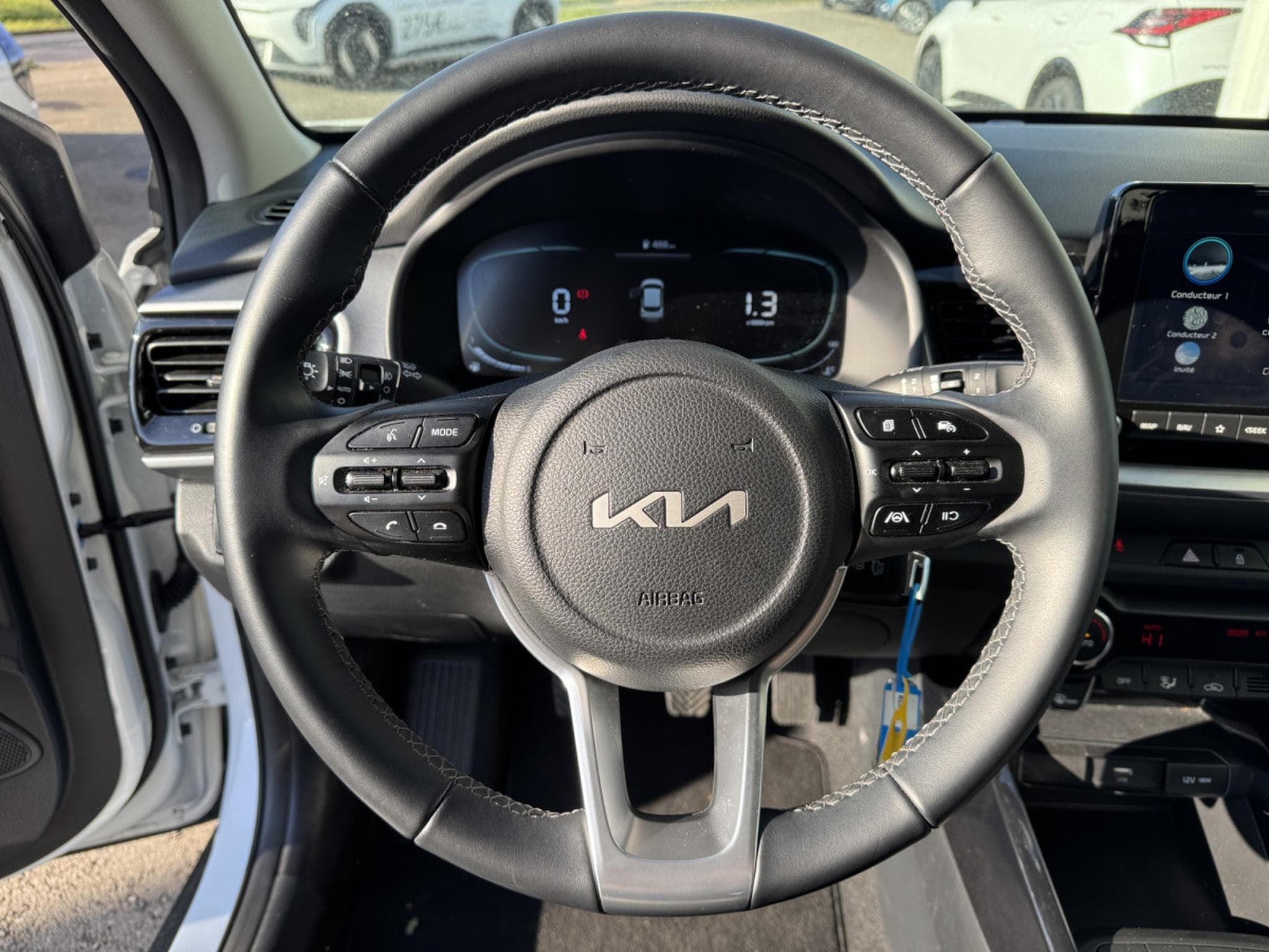 Kia Stonic Pulse 1.0T ISG (2024) - Photo 14