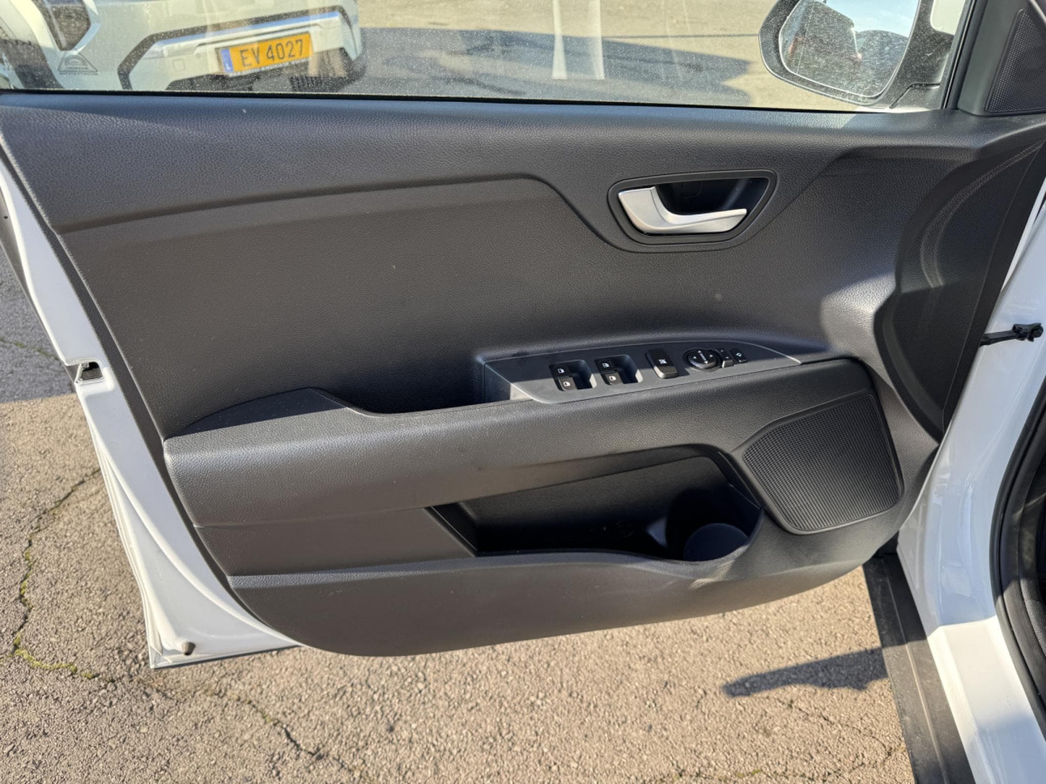 Kia Stonic Pulse 1.0T ISG (2024) - Photo 7